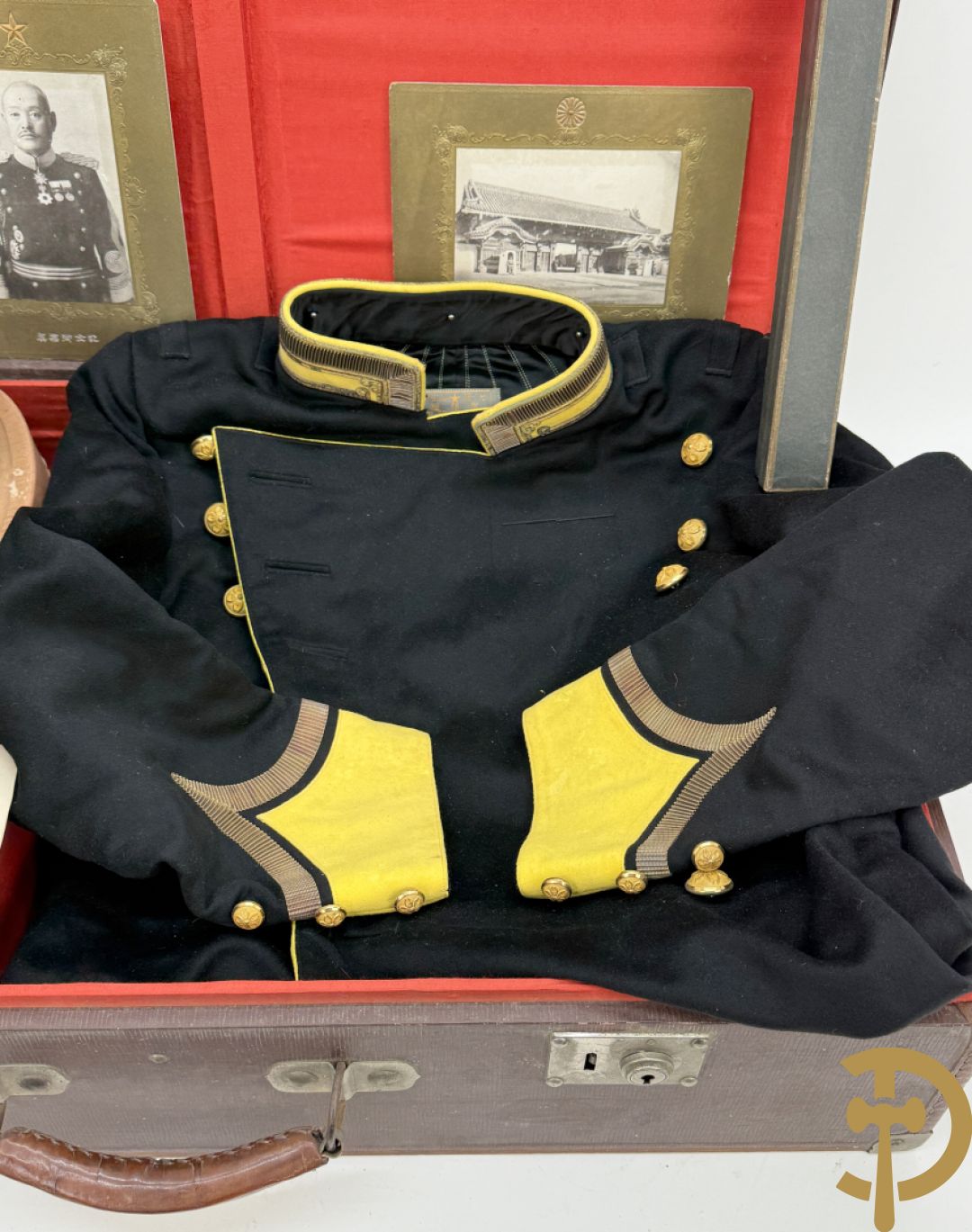 Japans uniform Dareifuku met kepie, epauletten, pluim en bijhorende foto