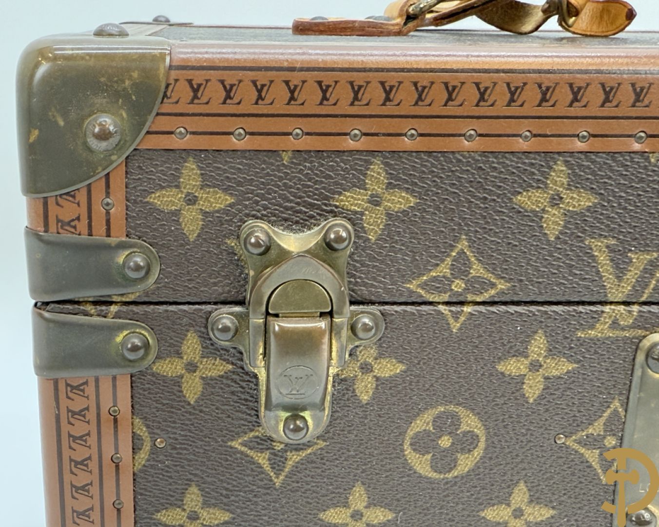 Louis Vuitton beauty case met verschillende vakjes en genummerd 948947