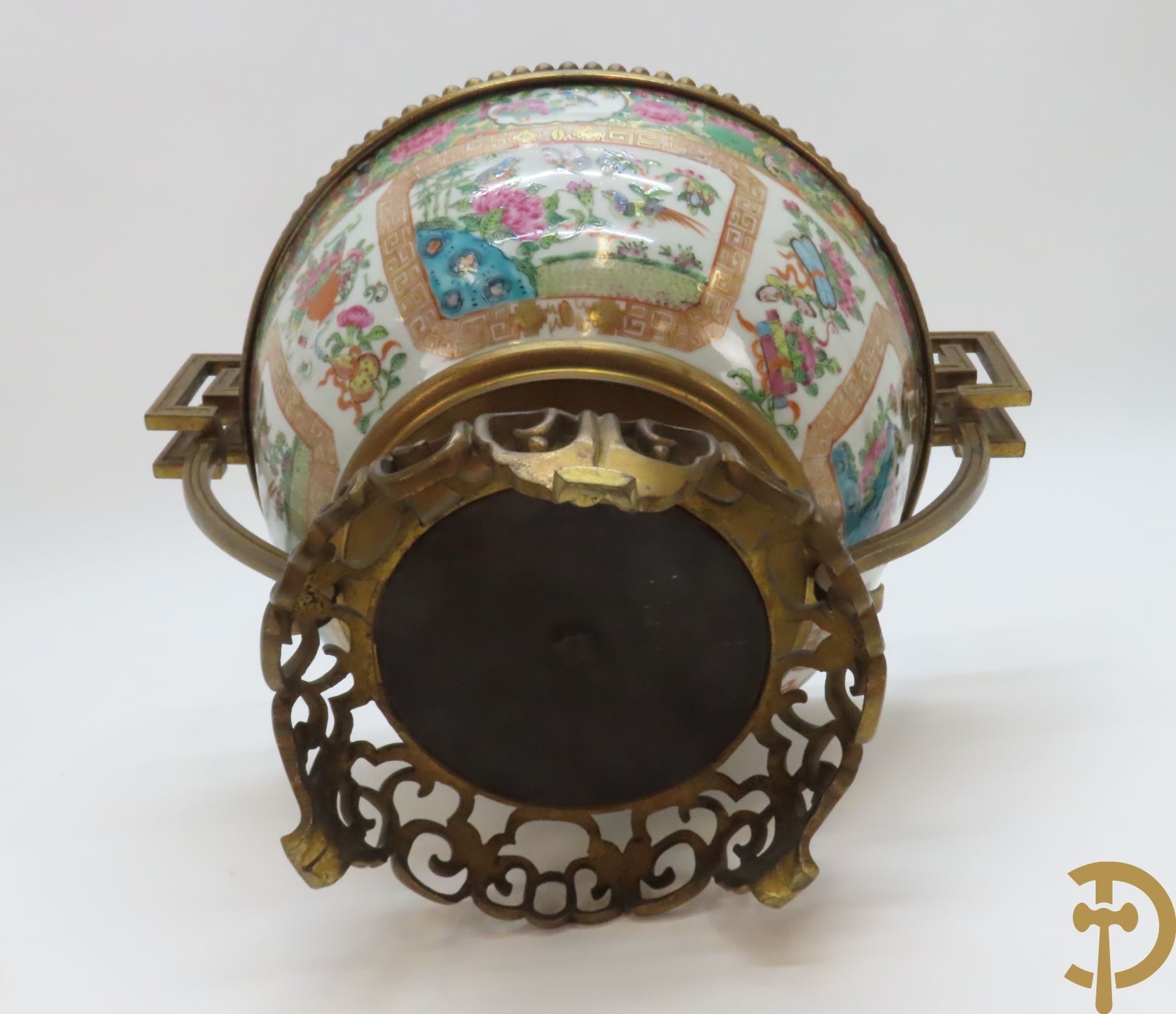 Chinese porseleinen Kanton coupe in bronzen ornamenten