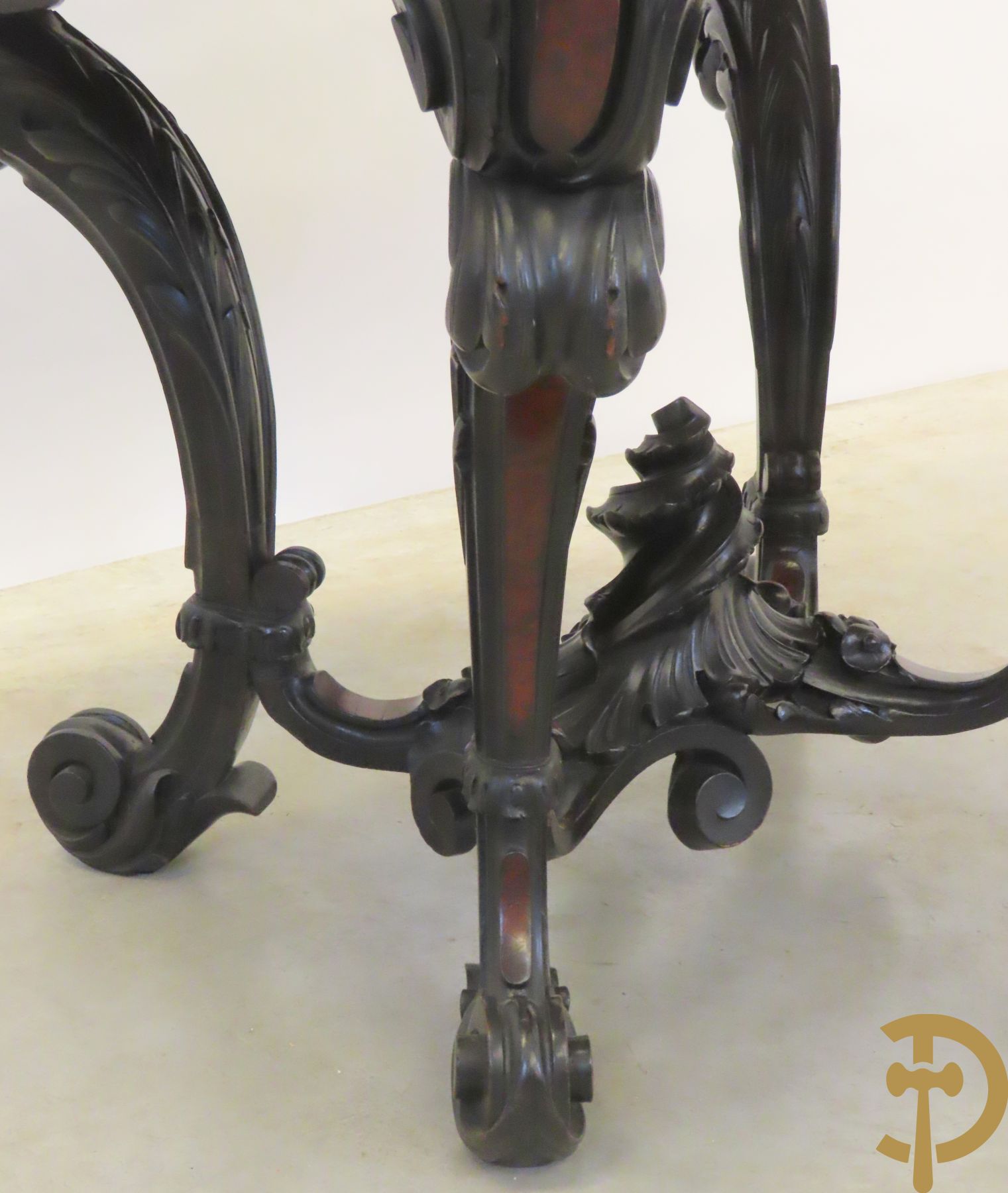 Napoleon III bijzettafel met gesculpteerde rocailles, 19e