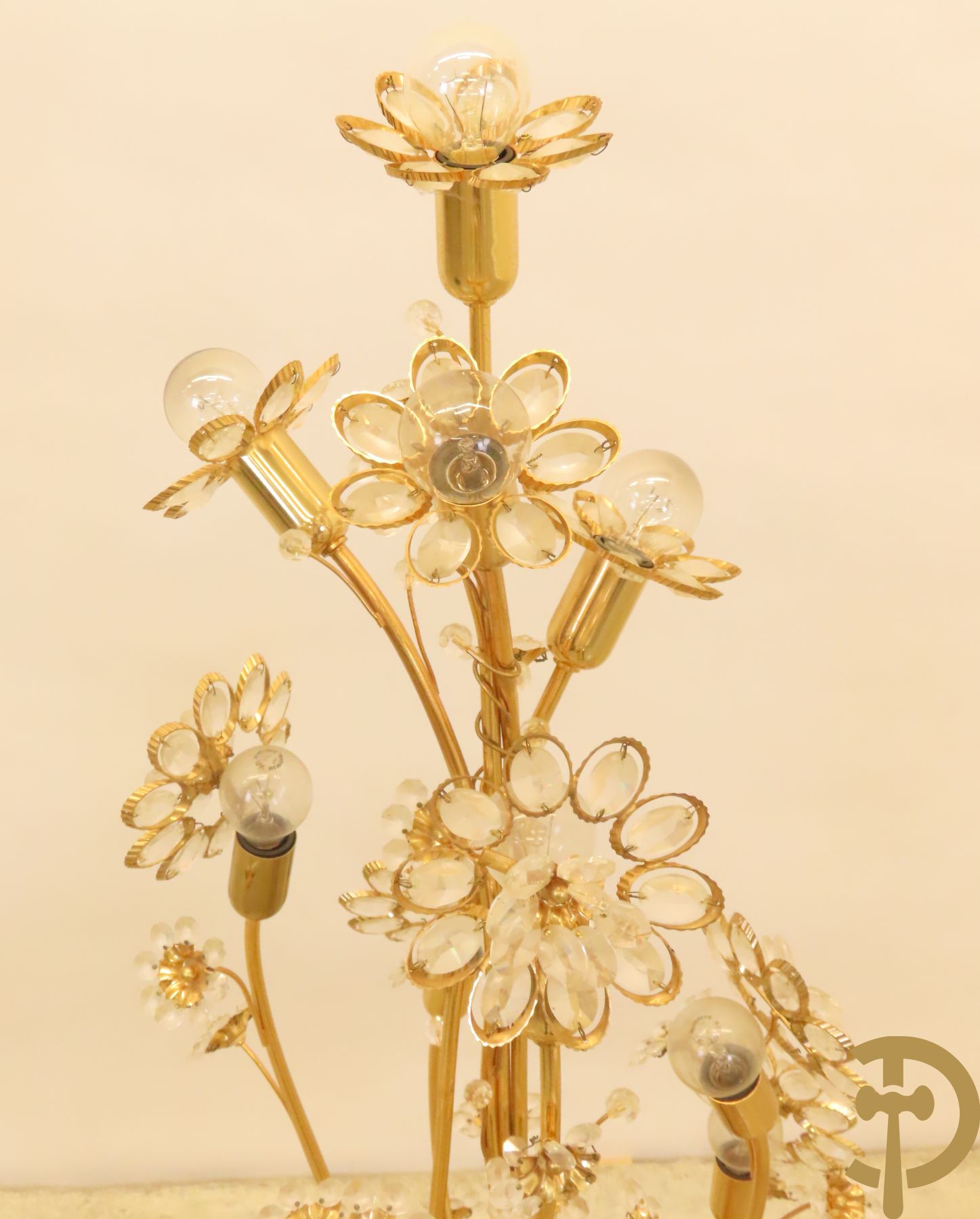 Vintage koperen staande lampadaire met strass bloemen