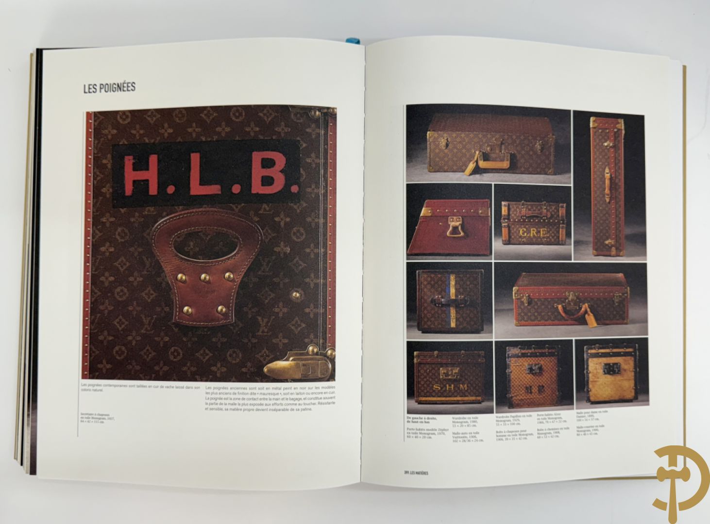 Boek Louis Vuitton, 100 Malles de Legende, door Pierre Leonforte, Editions de la Martinière + Louis Vuitton boekje + zakken Louis Vuitton + 2 kaartspellen Louis Vuitton