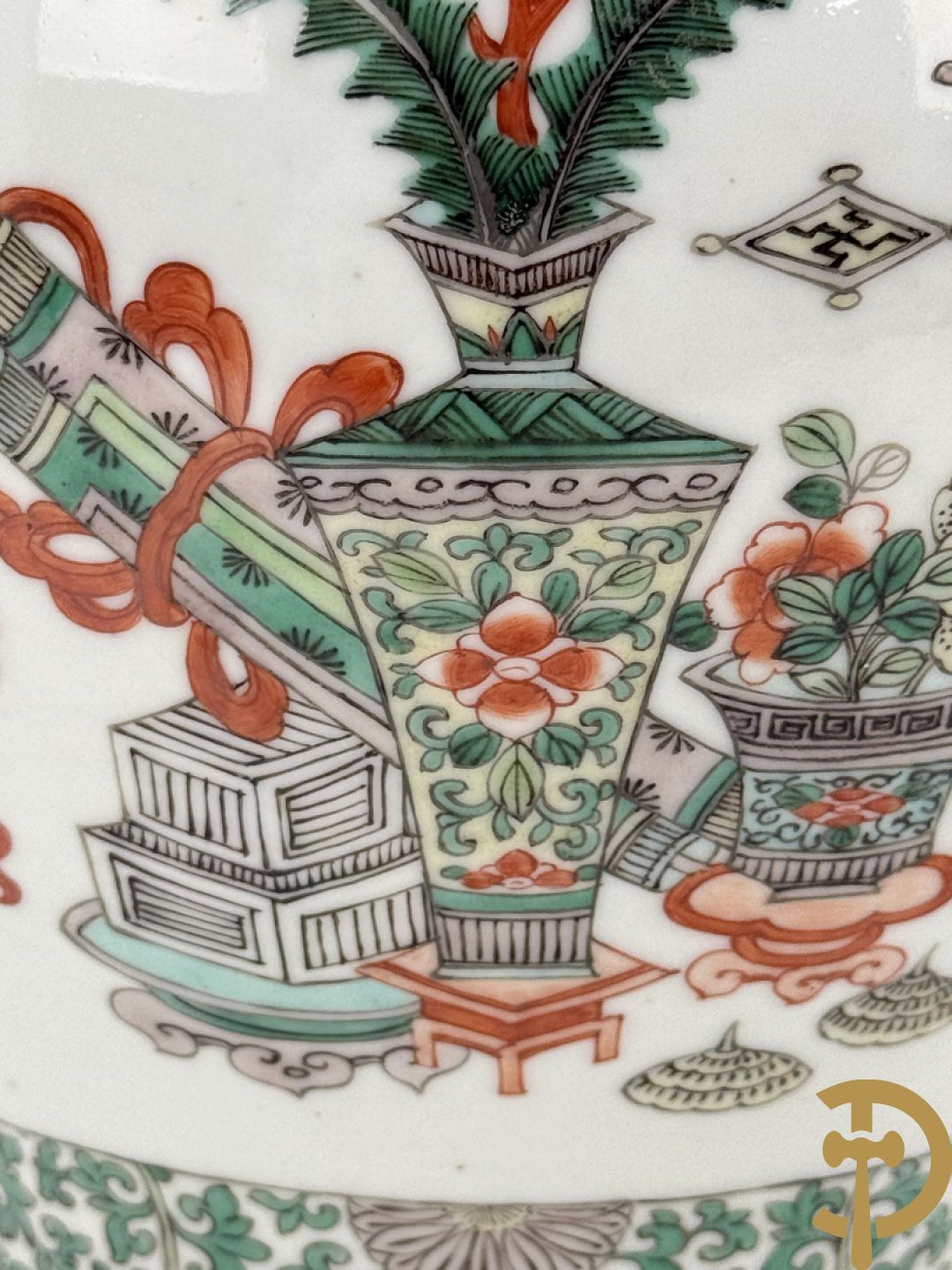 Chinese porseleinen dekselpotiche met bloemendecor