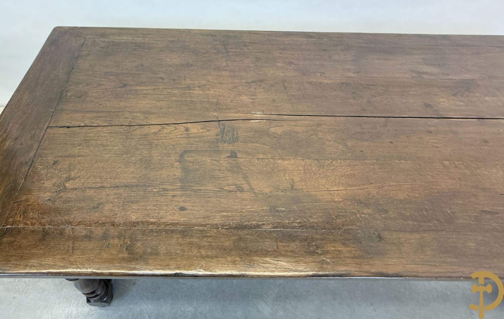 Massief eiken tafel op ballusterpoten