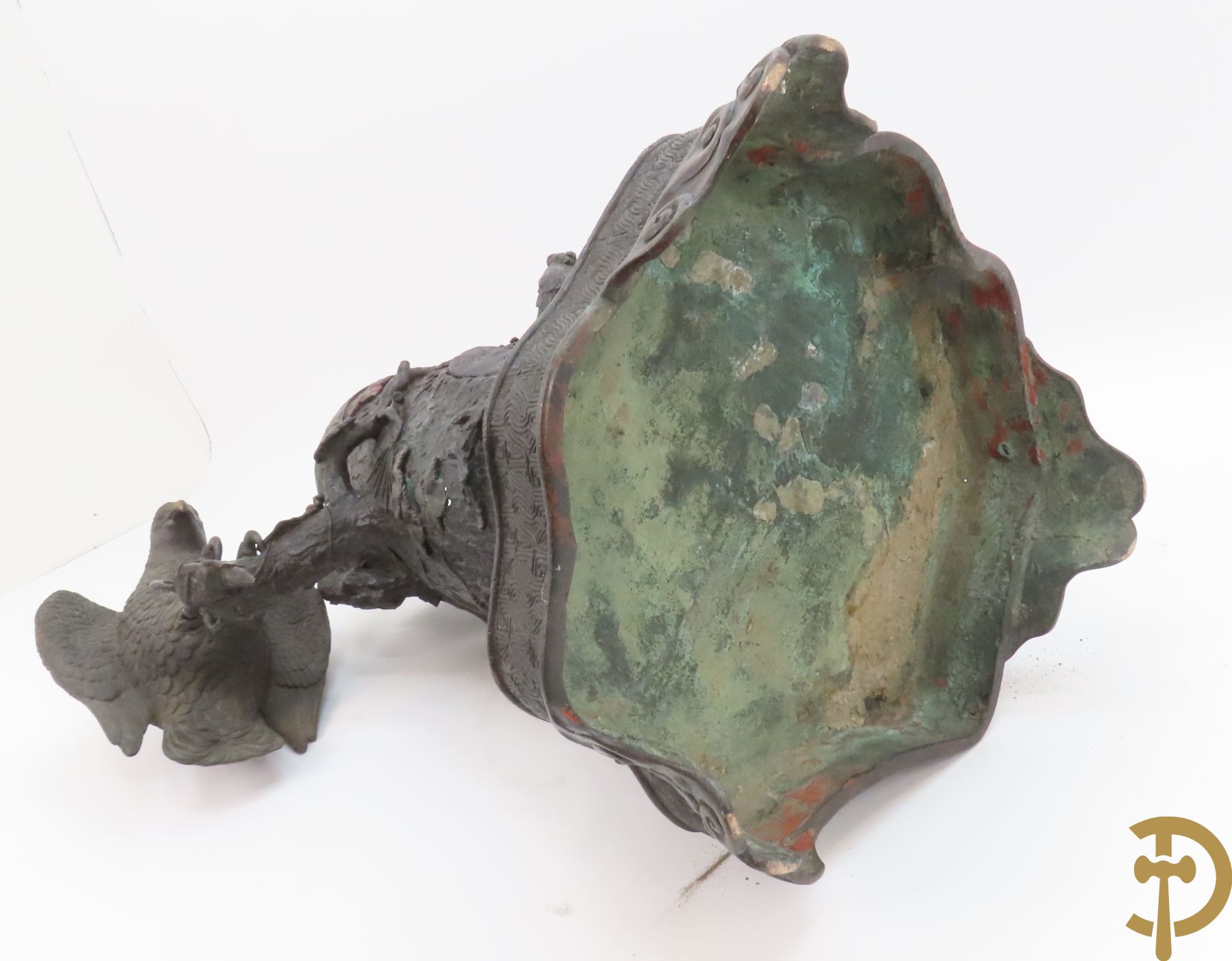 Bronzen ornament van boomstronk met takken en adelaar