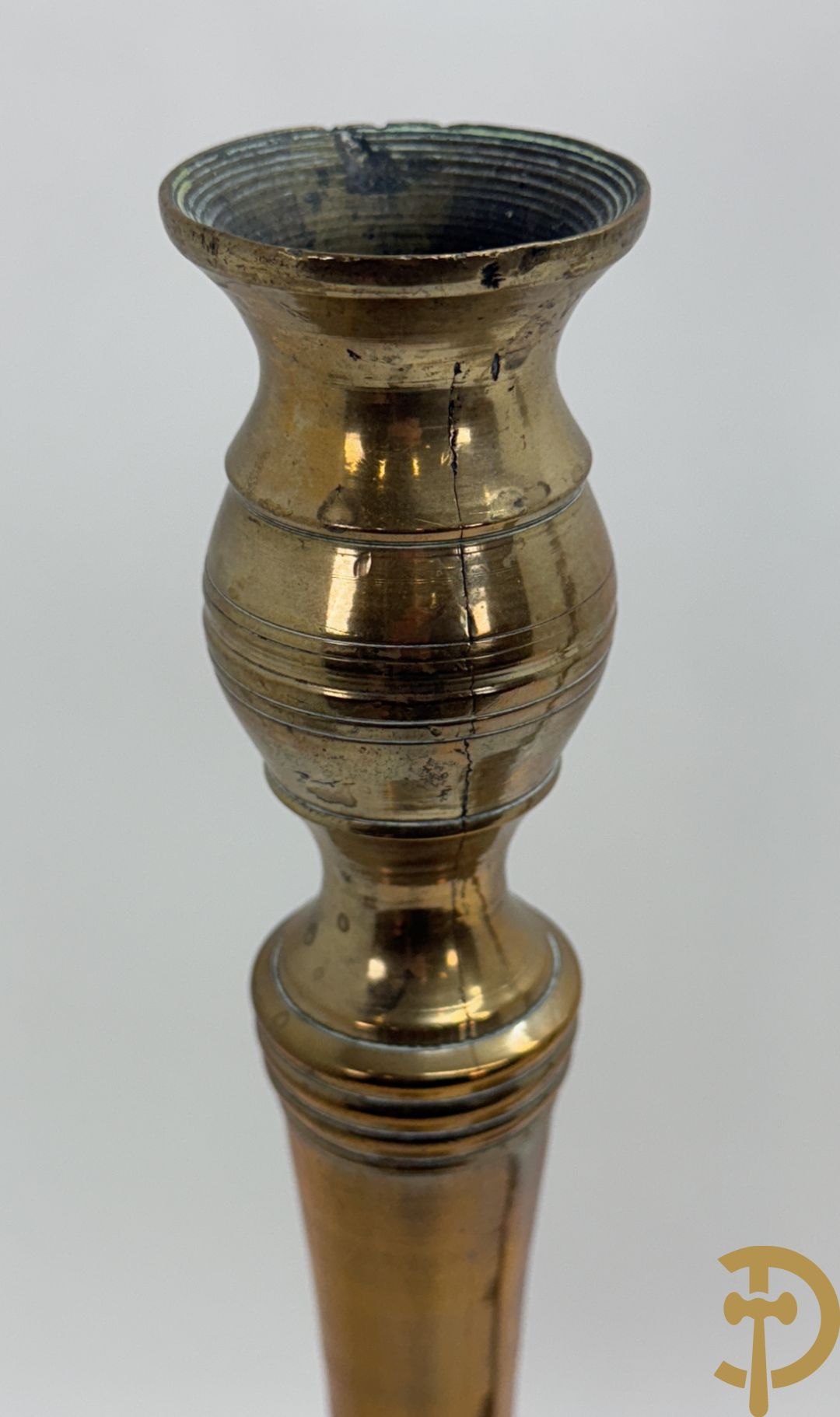 Paar antieke koperen kandelaars