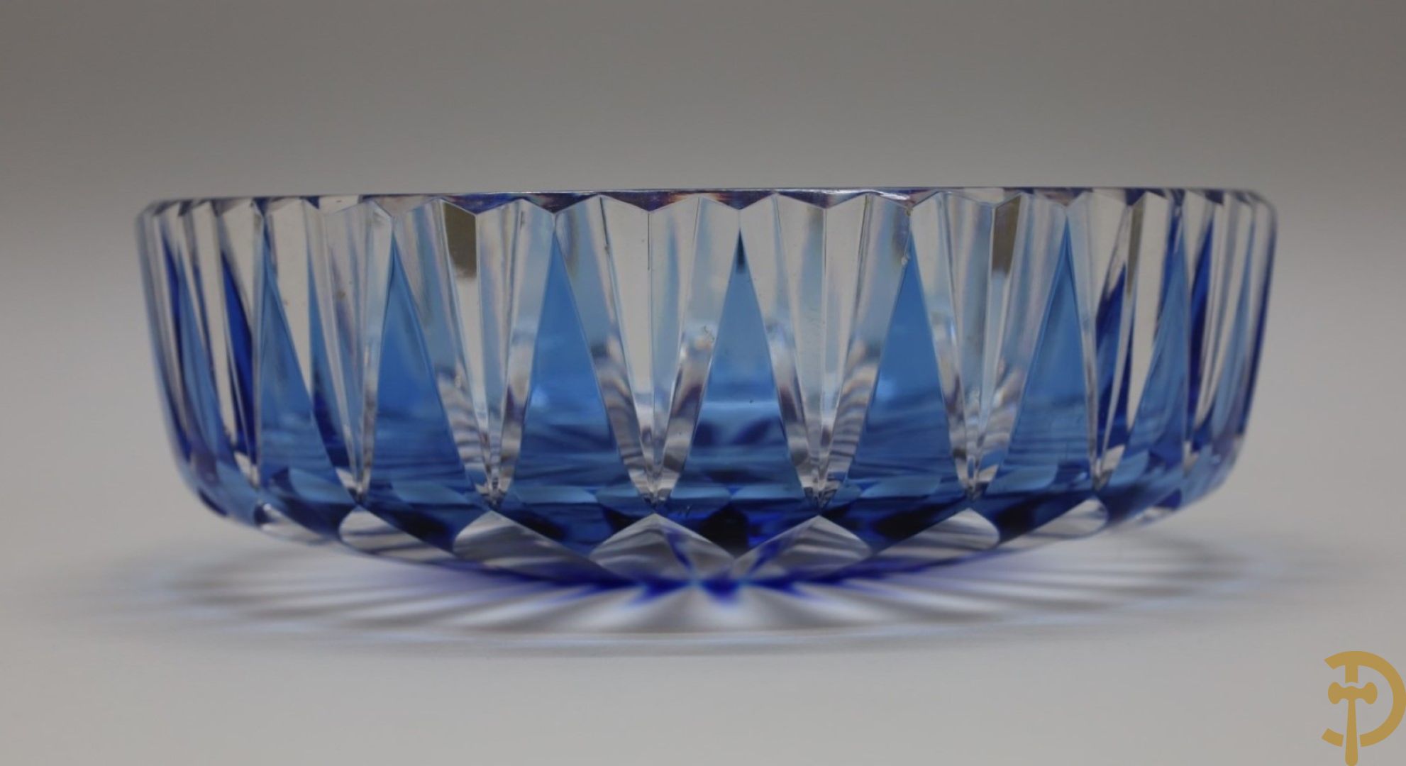 Blauwe Val-Saint-Lambert coupe - Hoogte 8 cm. - Diameter 24 cm.