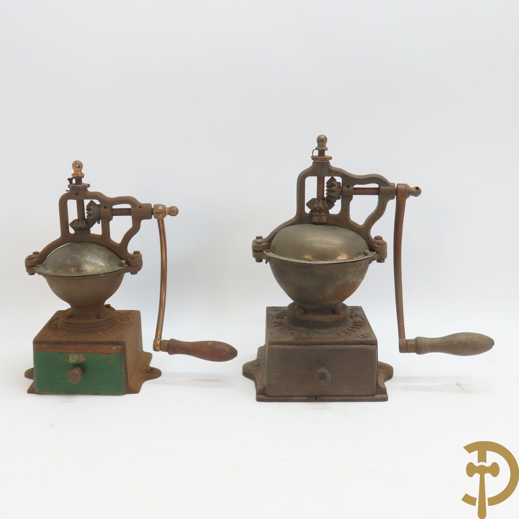 Twee oude tafelmodellen koffiemolens, Peugeot