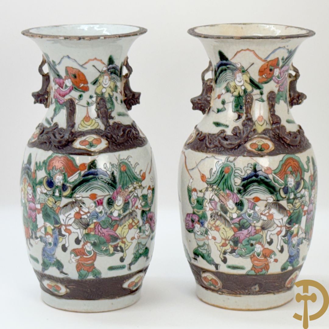 Paar Nankin vazen met krijgerdecor