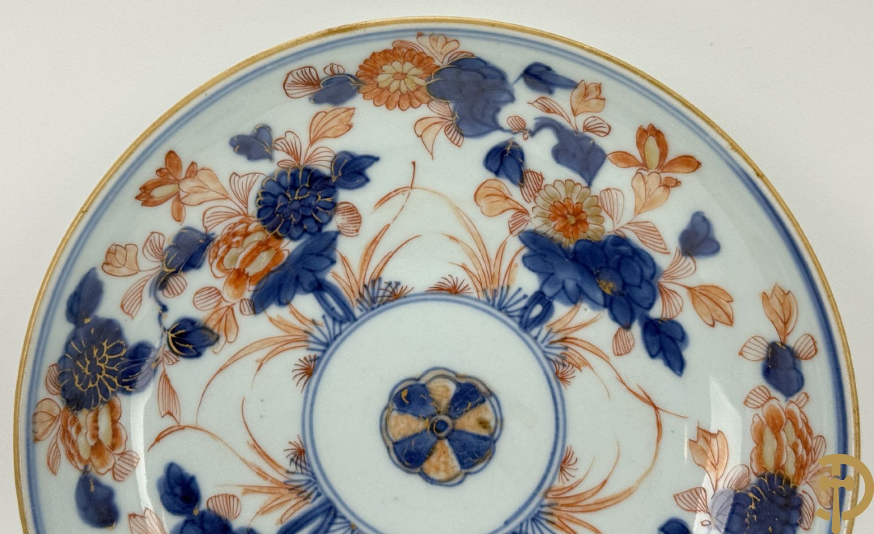 Twee Chinese porseleinen Imari bordjes, Kangxi + porseleinen bord met vogel- en bloemendecor Qian Long