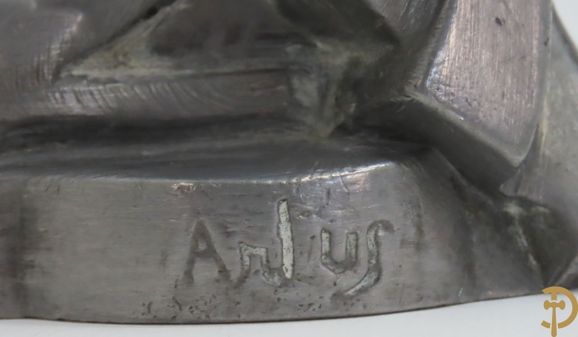 Mascotte voor een auto : ARTUS get. (pseudoniem Max Le Verrier) 