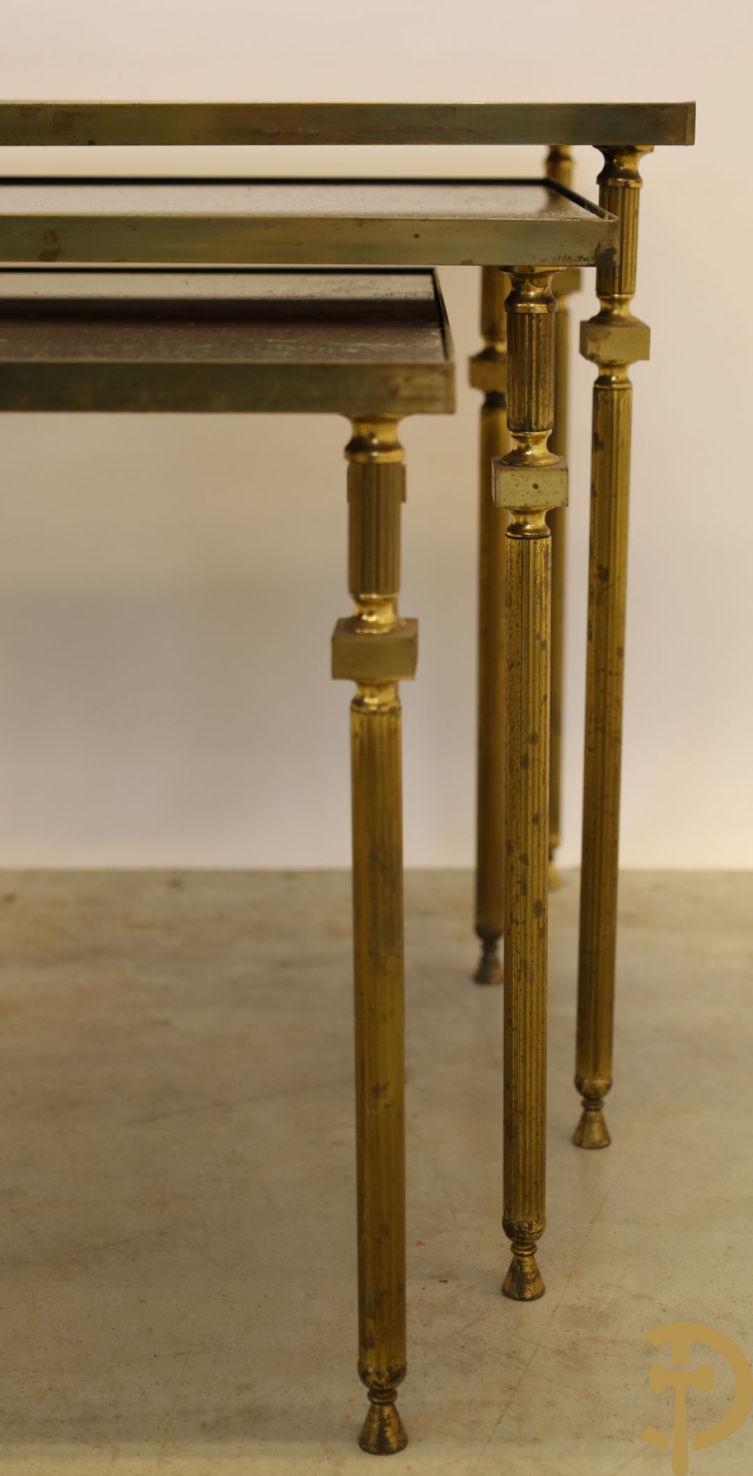 3 koperen cigognetafels met fumé glas