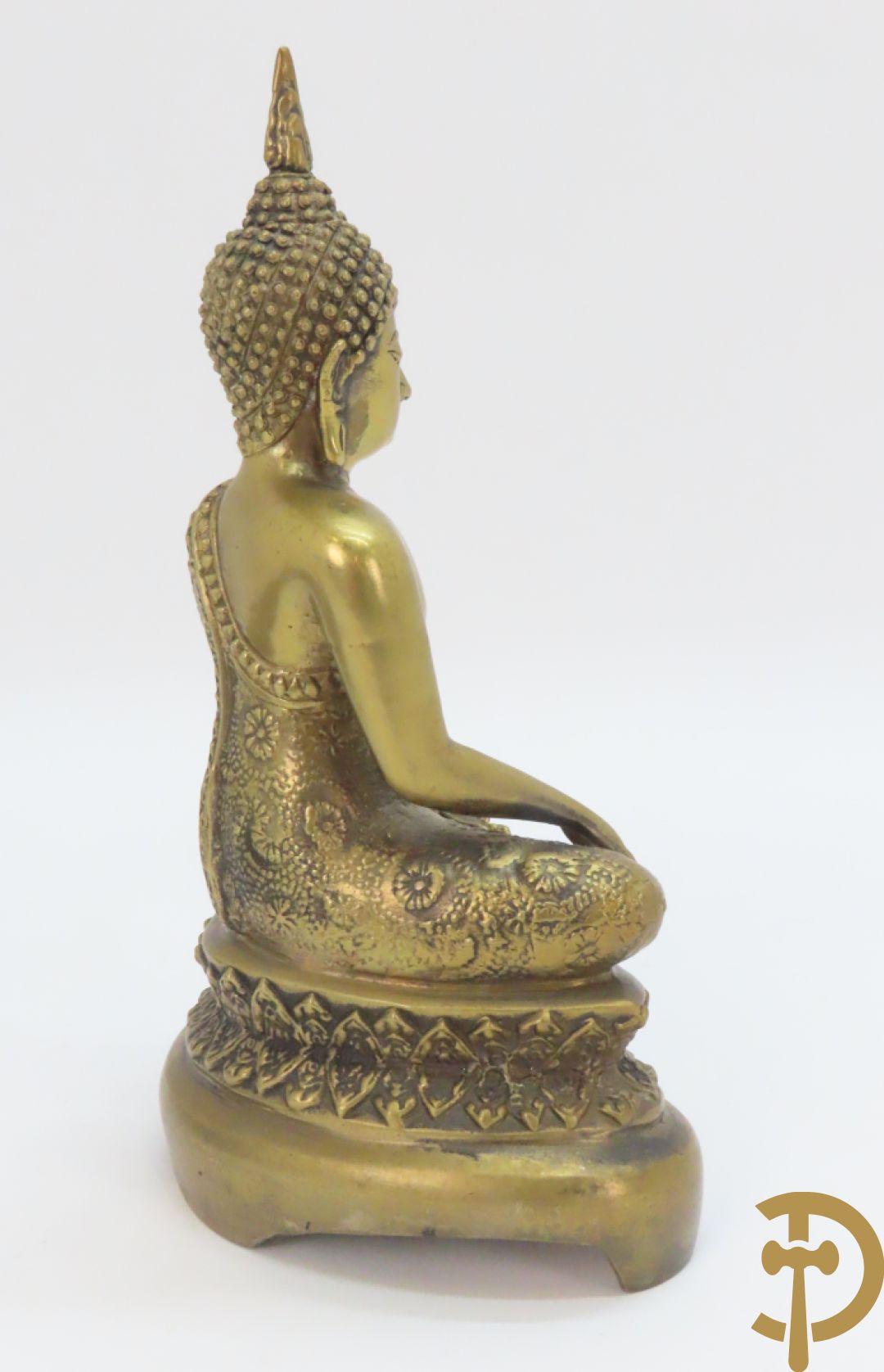 Bronzen zittende boedha + boedha in verweerd metaal