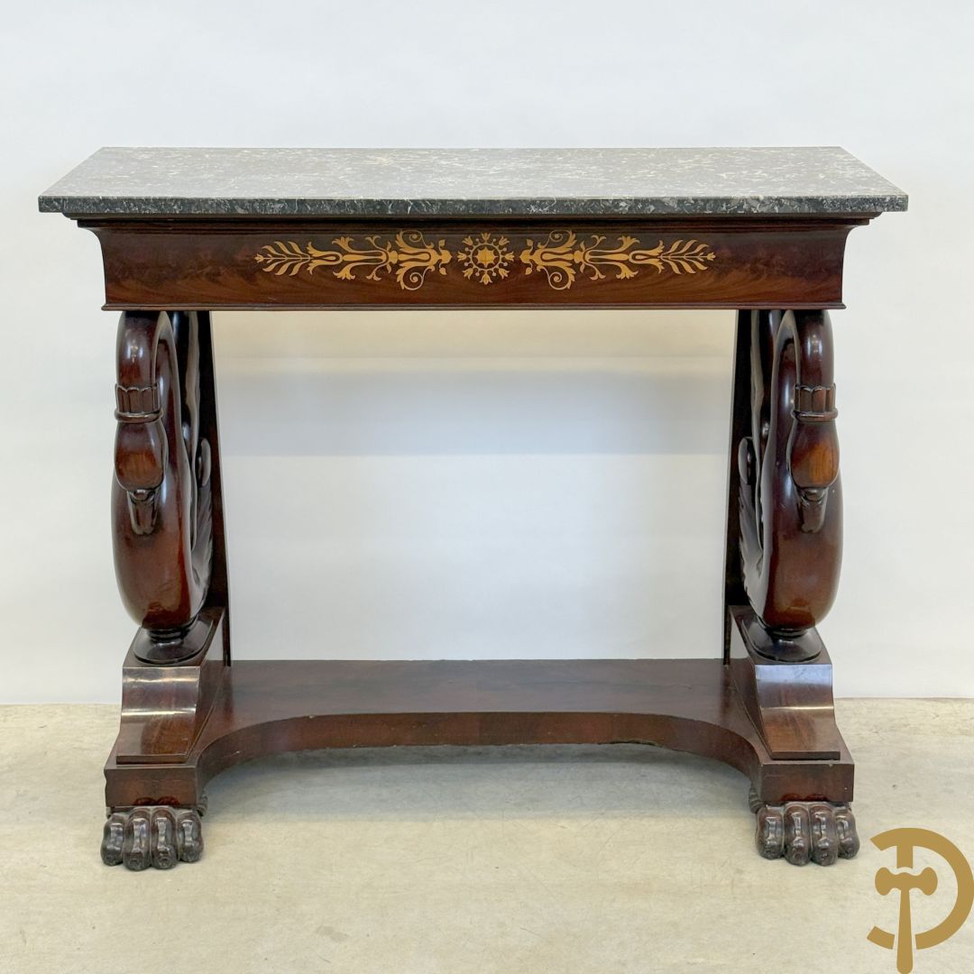 Mahoniehouten console met lade, voluutvormige zwanehalzen en marmeren blad