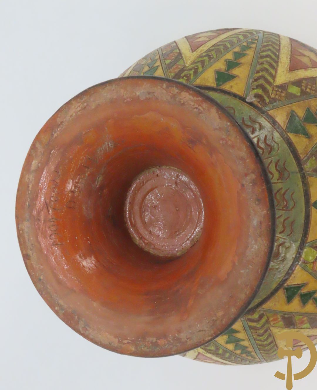 Vaas in terra cotta met geometrische motieven, Amfora, Grieks model, onleesbaar getekend onderaan