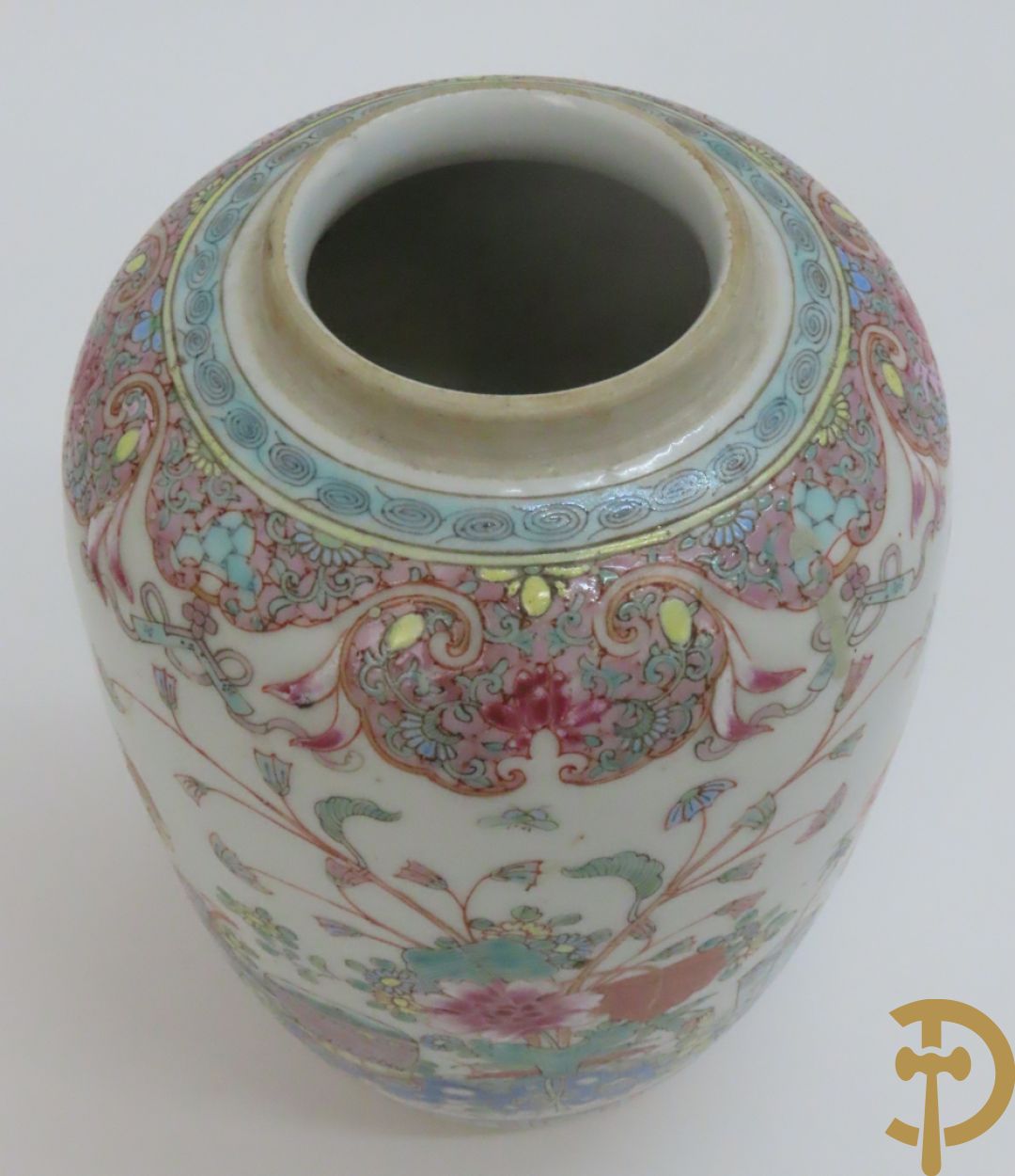 Chinese porseleinen dekselpotiche met bloemendecor