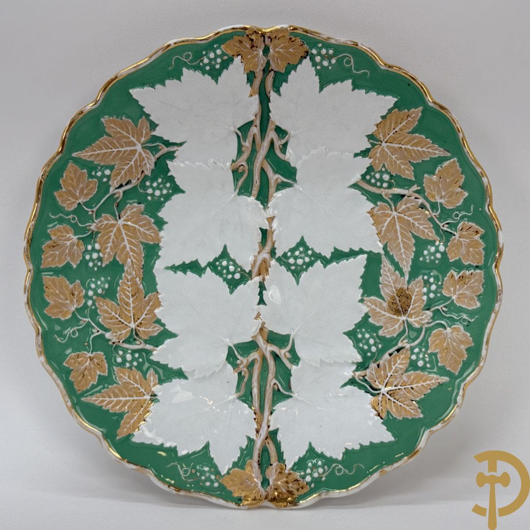 Porseleinen sierbord met bladdecor, Meissen, 19e