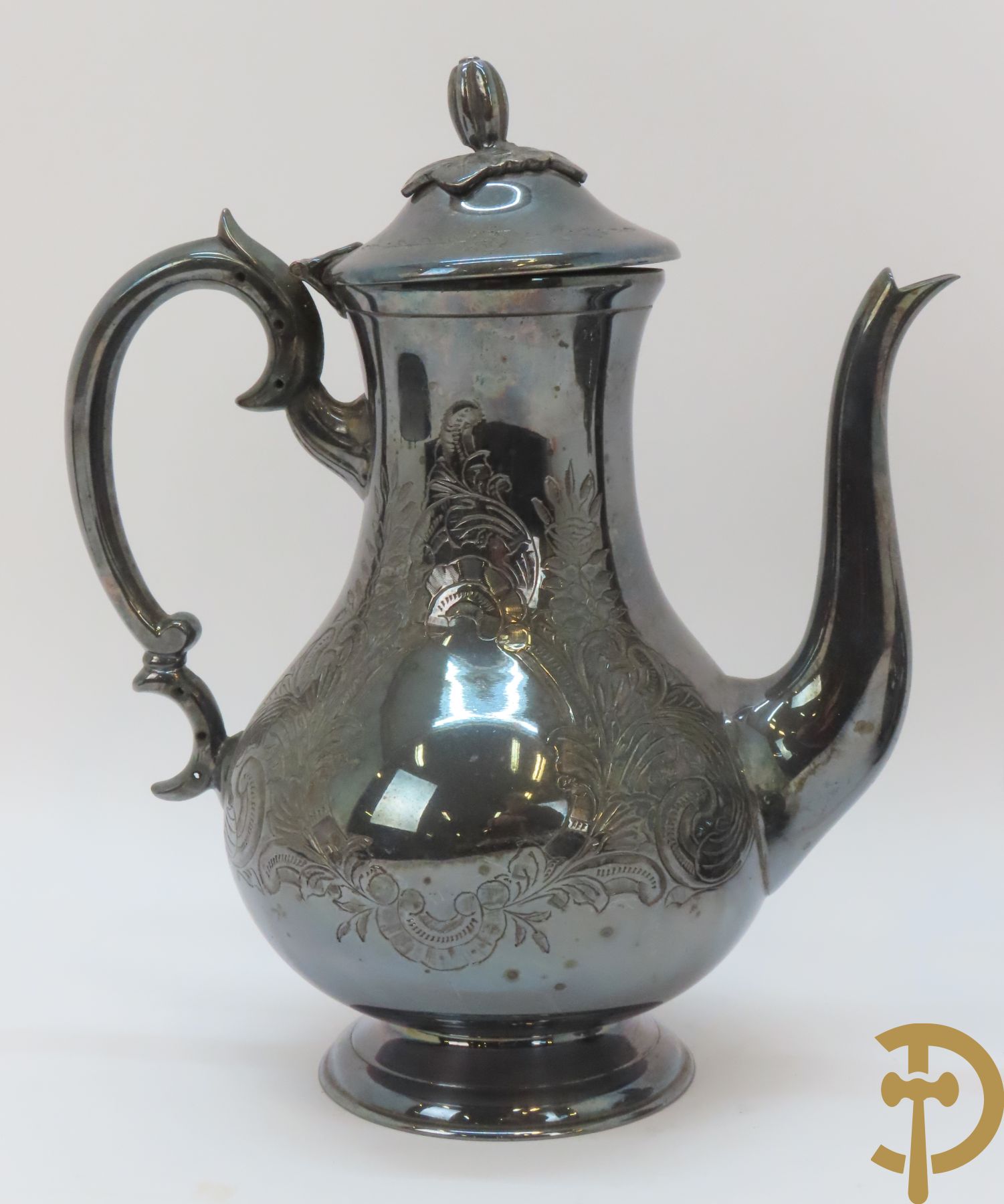 Drie verzilverde koffiestellen op plateau w.o. Wiskemann