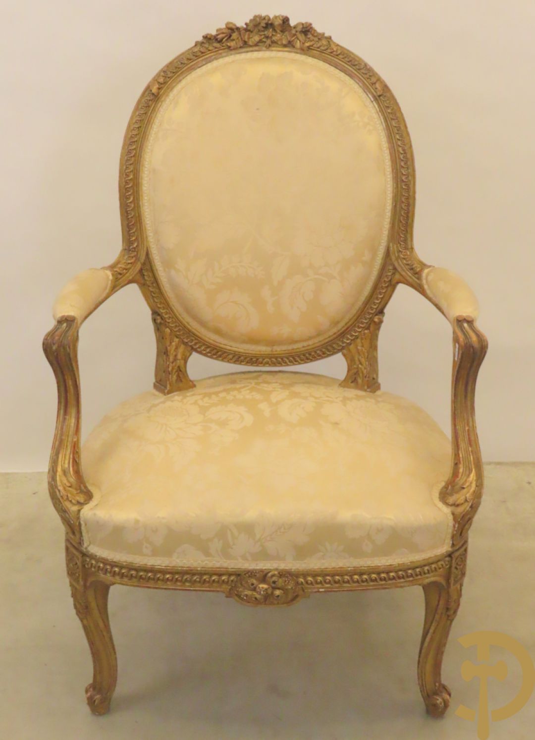 Vergulde armzetel met ovale medaillon bezet met bloemendecor, Louis XVI stijl, 19e