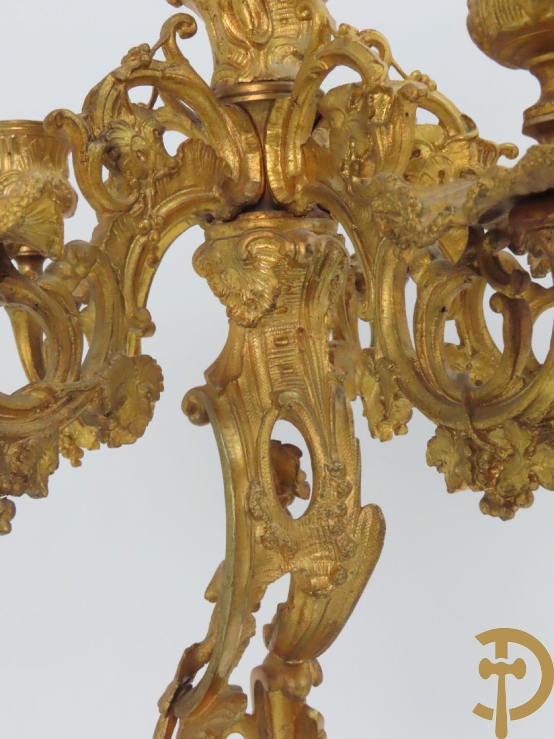 Bronzen schouwklok bezet met 2 cupido