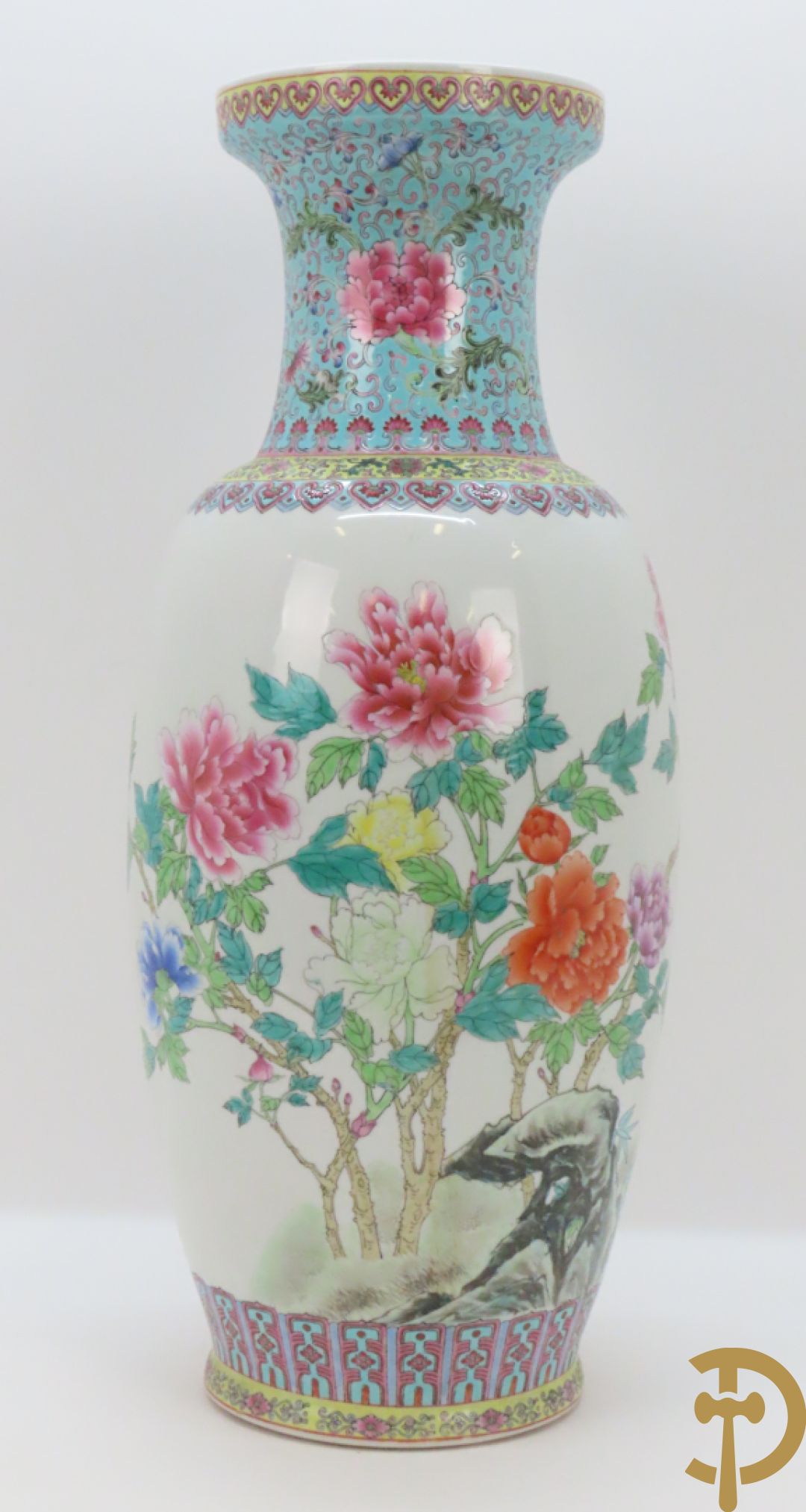 Chinese porseleinen repubieksvaas met bloementafereel