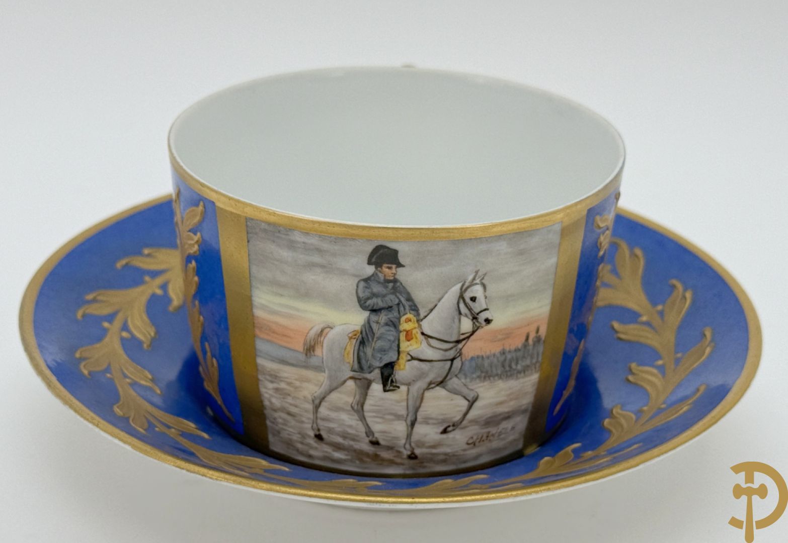 Porseleinen kopje en schoteltje met voorstelling van Napoleon te paard, JPC Chanele + kopje in Limoges porselein + cachepot met bloemendecor