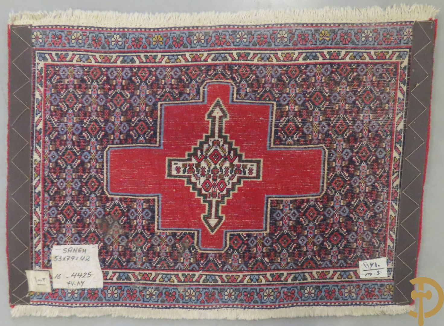 Vijf oosterse handgeknoopte tapijten