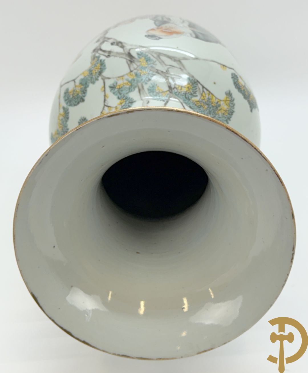 Chinese porseleinen vaas met decor van wijsgeer omgeven door kinderen