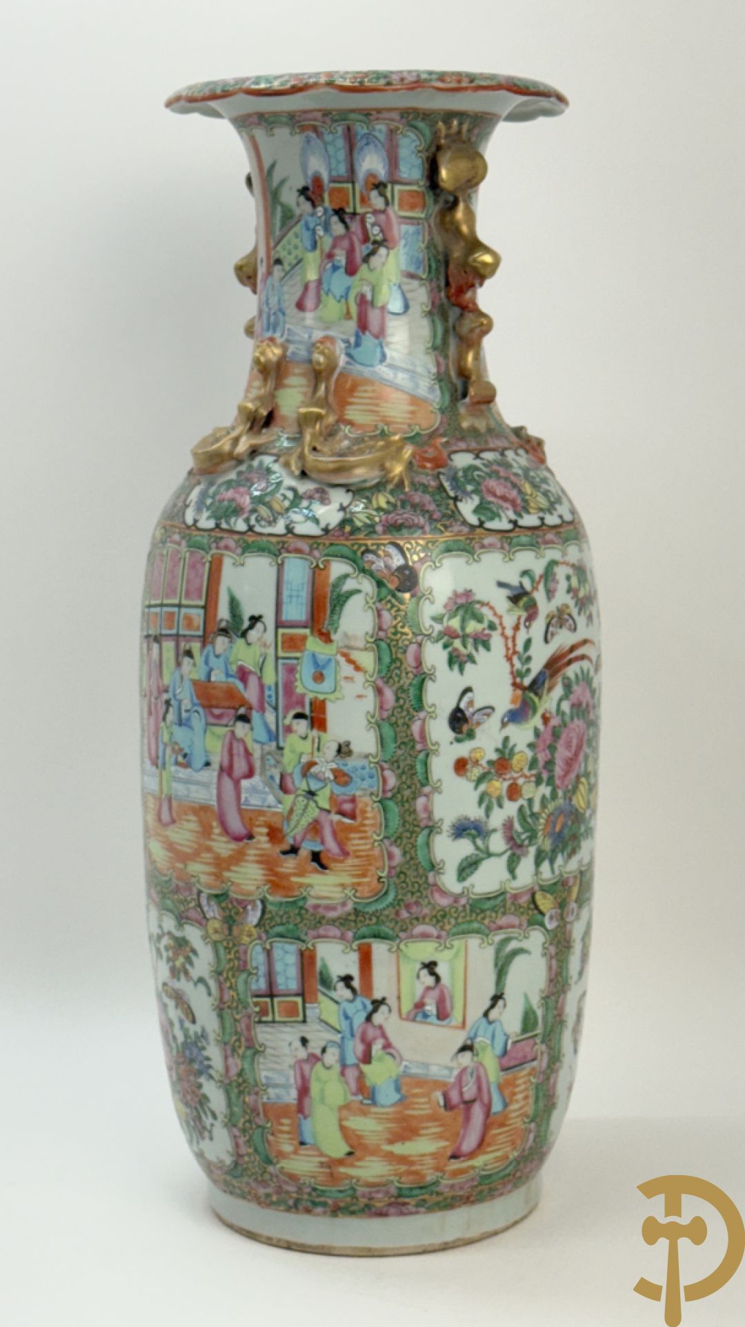 Chinese porseleinen Kanton vaas met geanimeerde taferelen