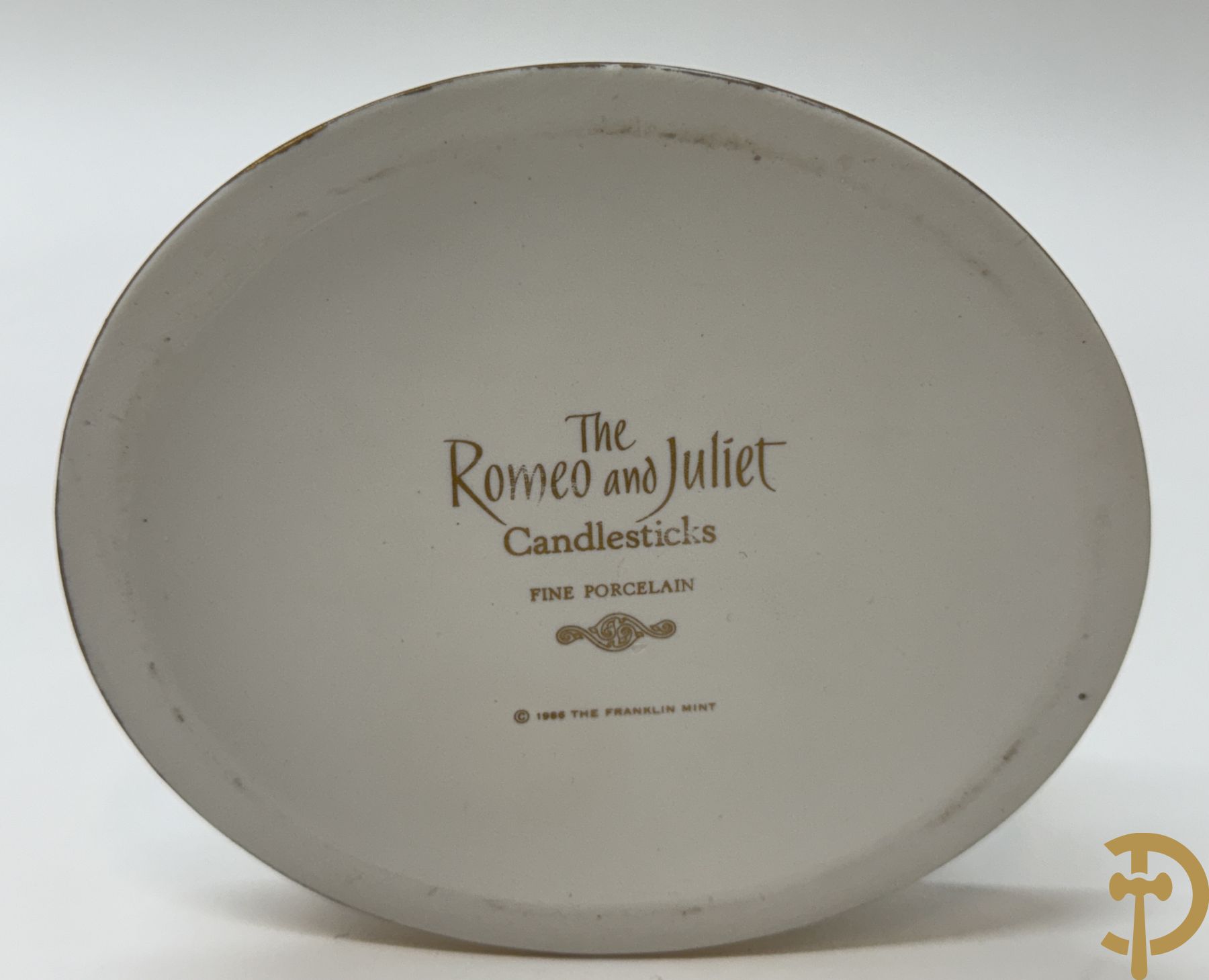 Paar porseleinen kandelaars van Franklin Mint 1986 uit de Romeo & Julia collection