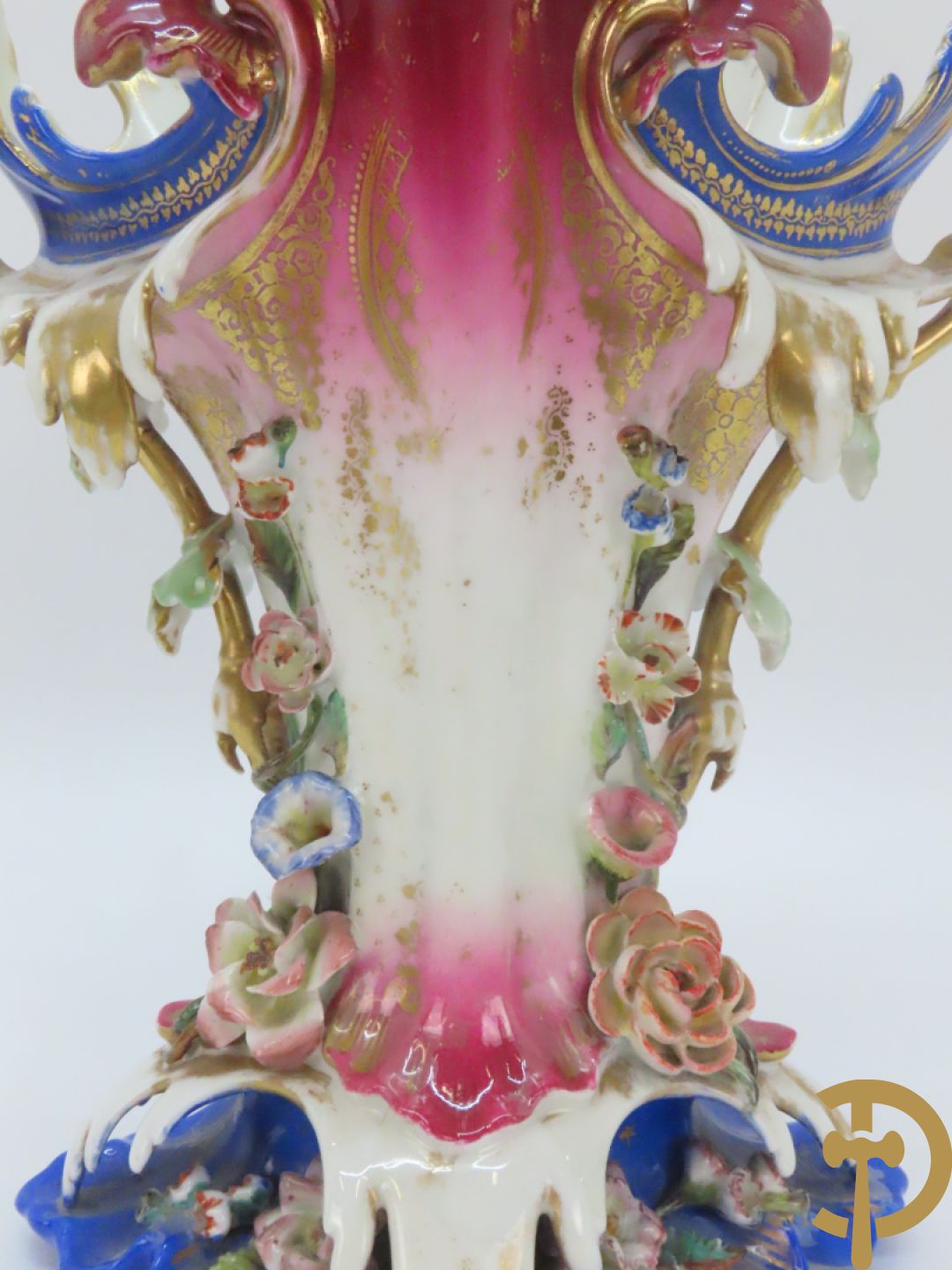 Paar Vieux Paris cornetvazen met rocailles, 19e