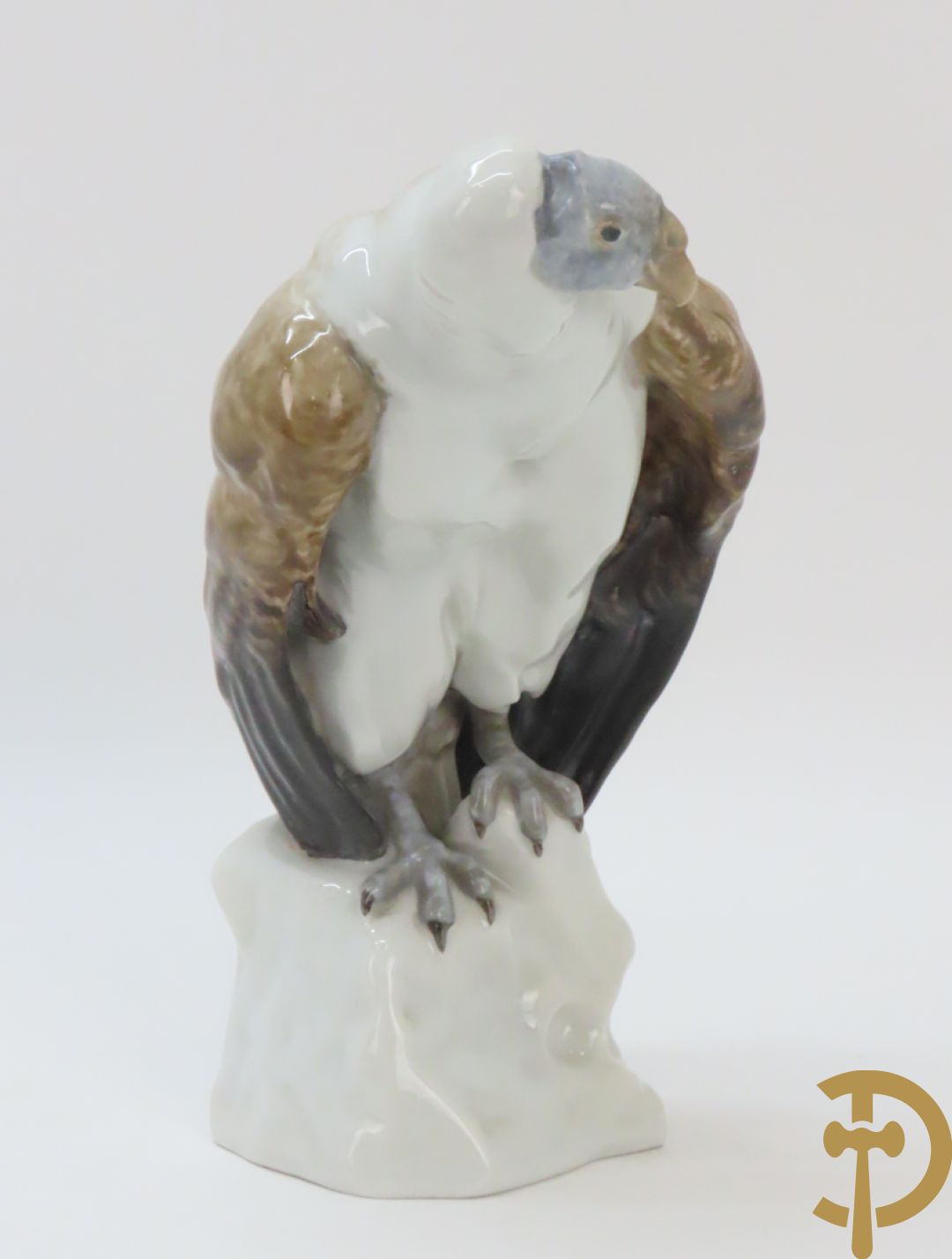 Porseleinen vogel Condor, onderaan gemerkt K/C nummer 2332