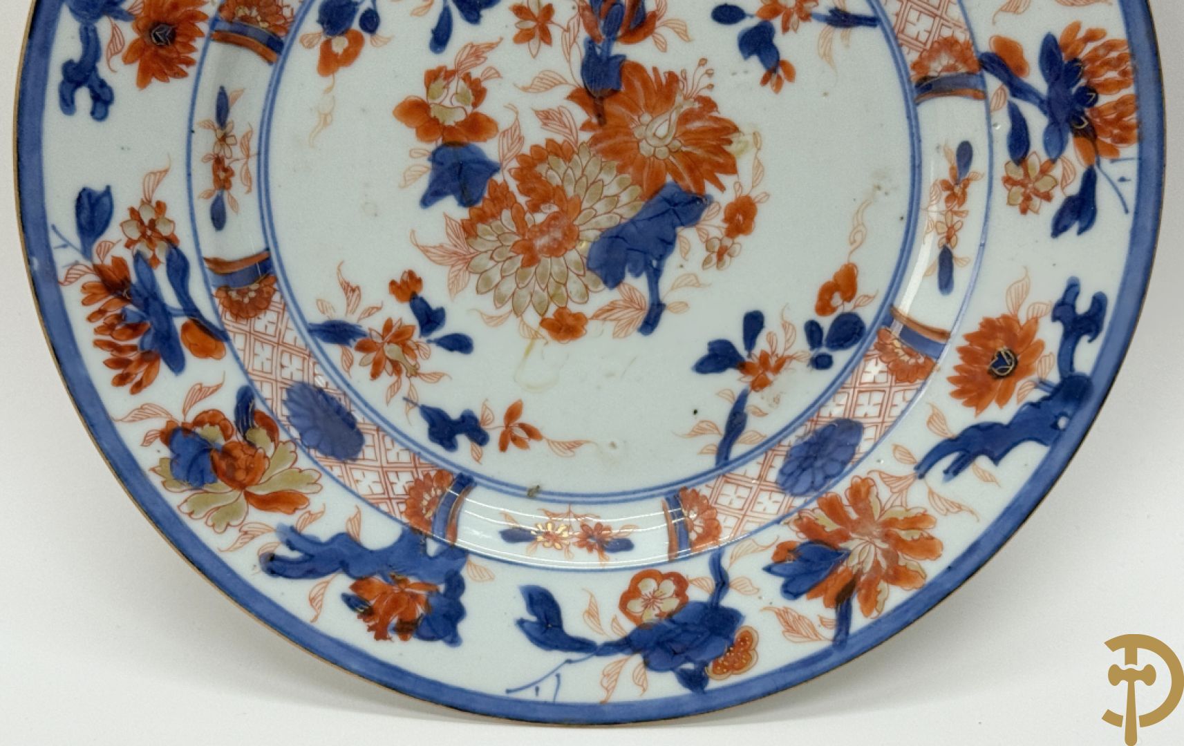 Twee Chinese porseleinen Imari bordjes, Kangxi + porseleinen bord met vogel- en bloemendecor Qian Long