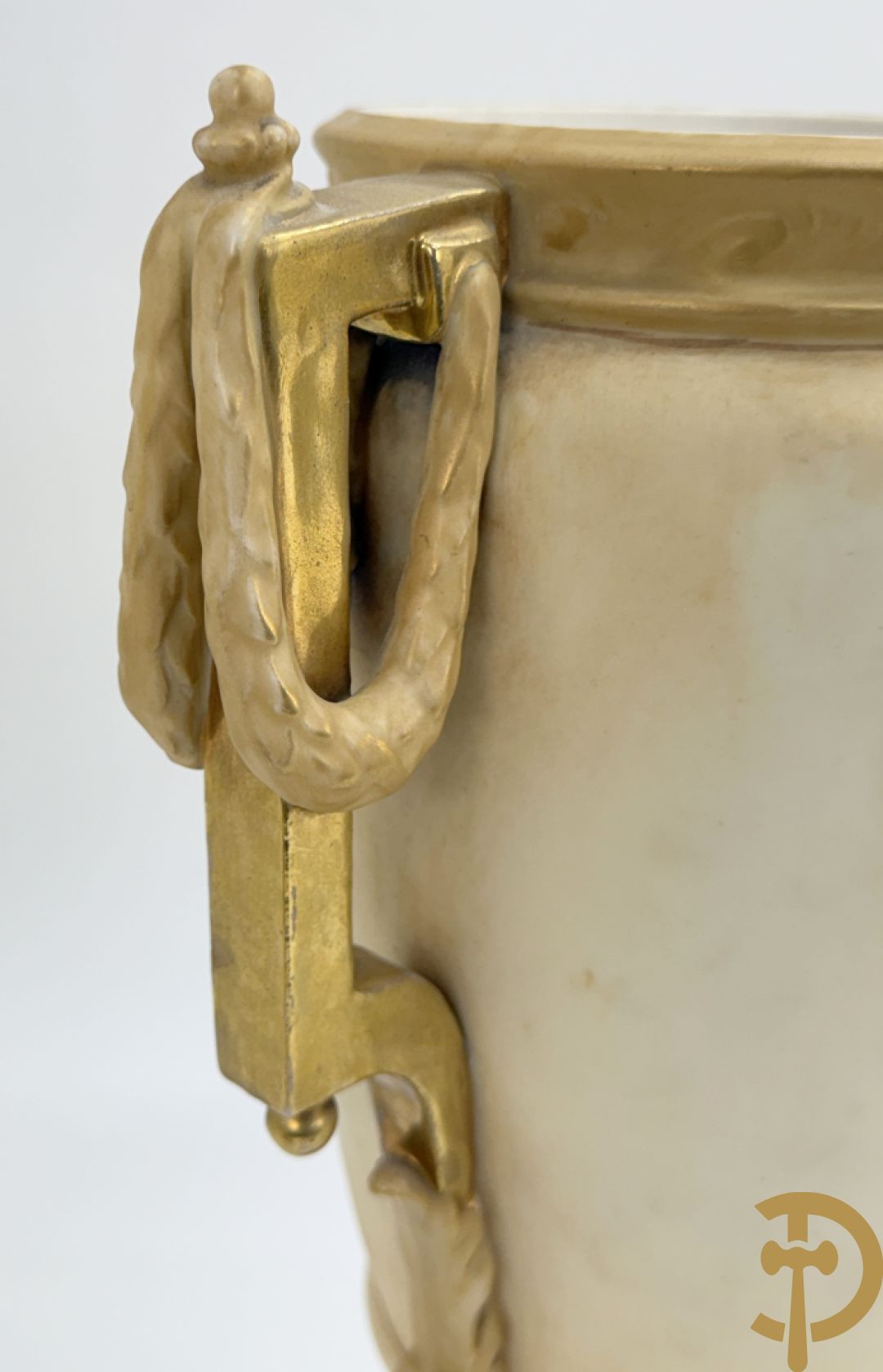 Paar Royal Dux vazen met guirlandes, Louis XVI stijl , nummer 5447