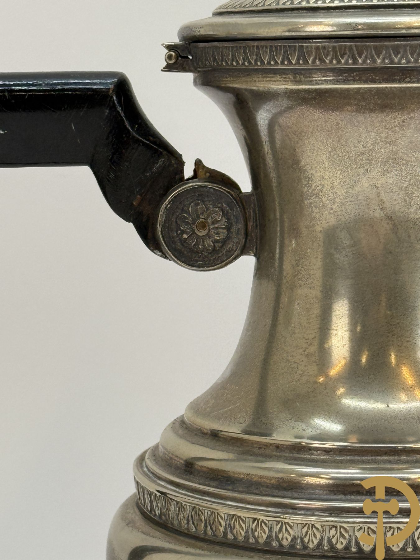 Verzilverd koffie en theestel op plateau, Metal Blanc getekend