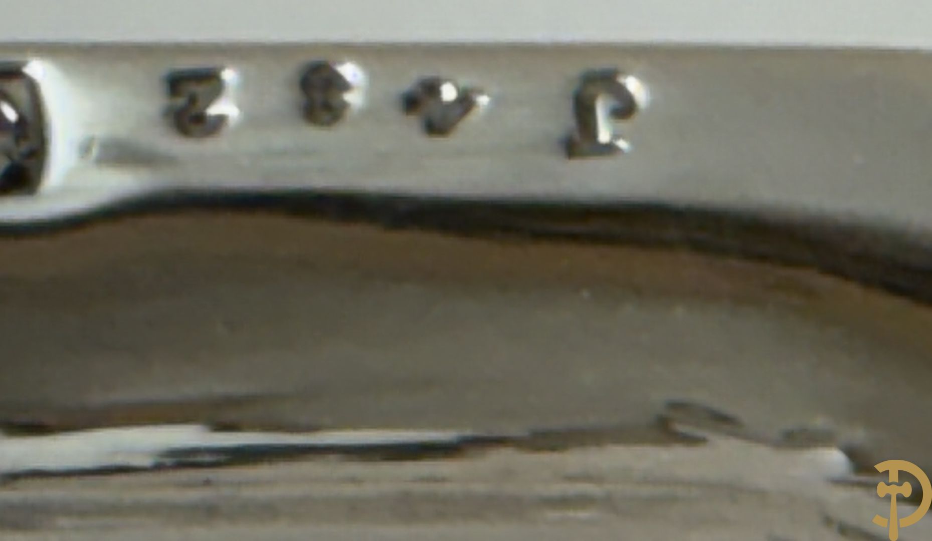 Massief zilveren schotel, Wolfers 835 gemerkt