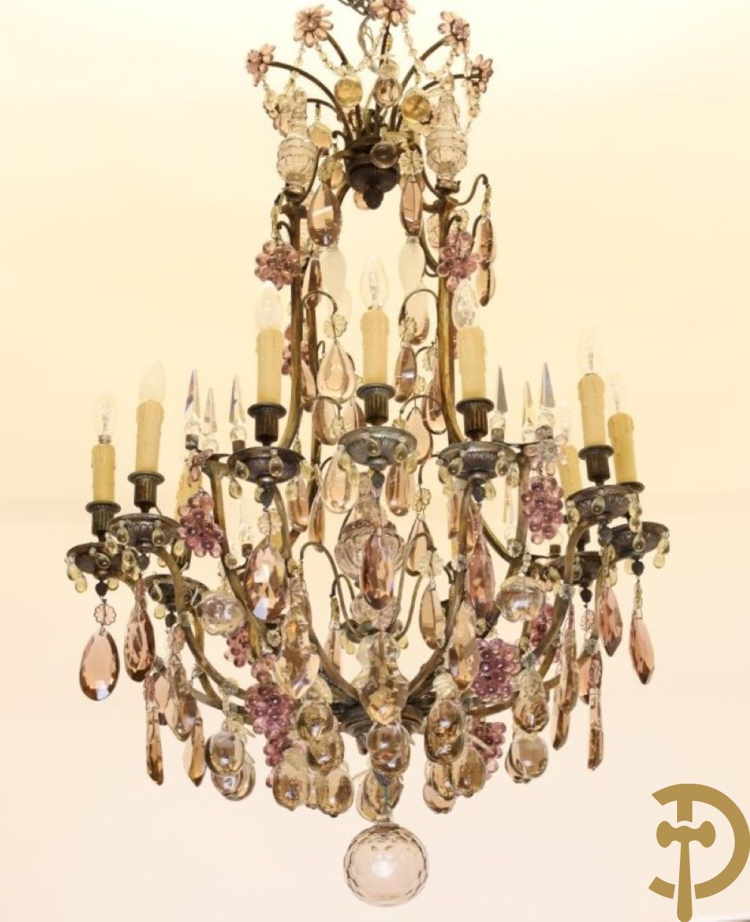 Grote Franse koperen luchter met gekleurde glazen druivenranken - Hoogte zonder ketting 115 cm. - Diameter 80 cm.