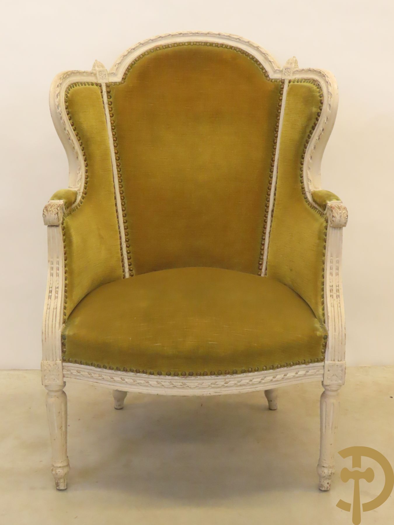 Gemonochromeerde bergère met groene mohair stof + gemonochromeerde en gecaneerde canapé Louis XVI stijl