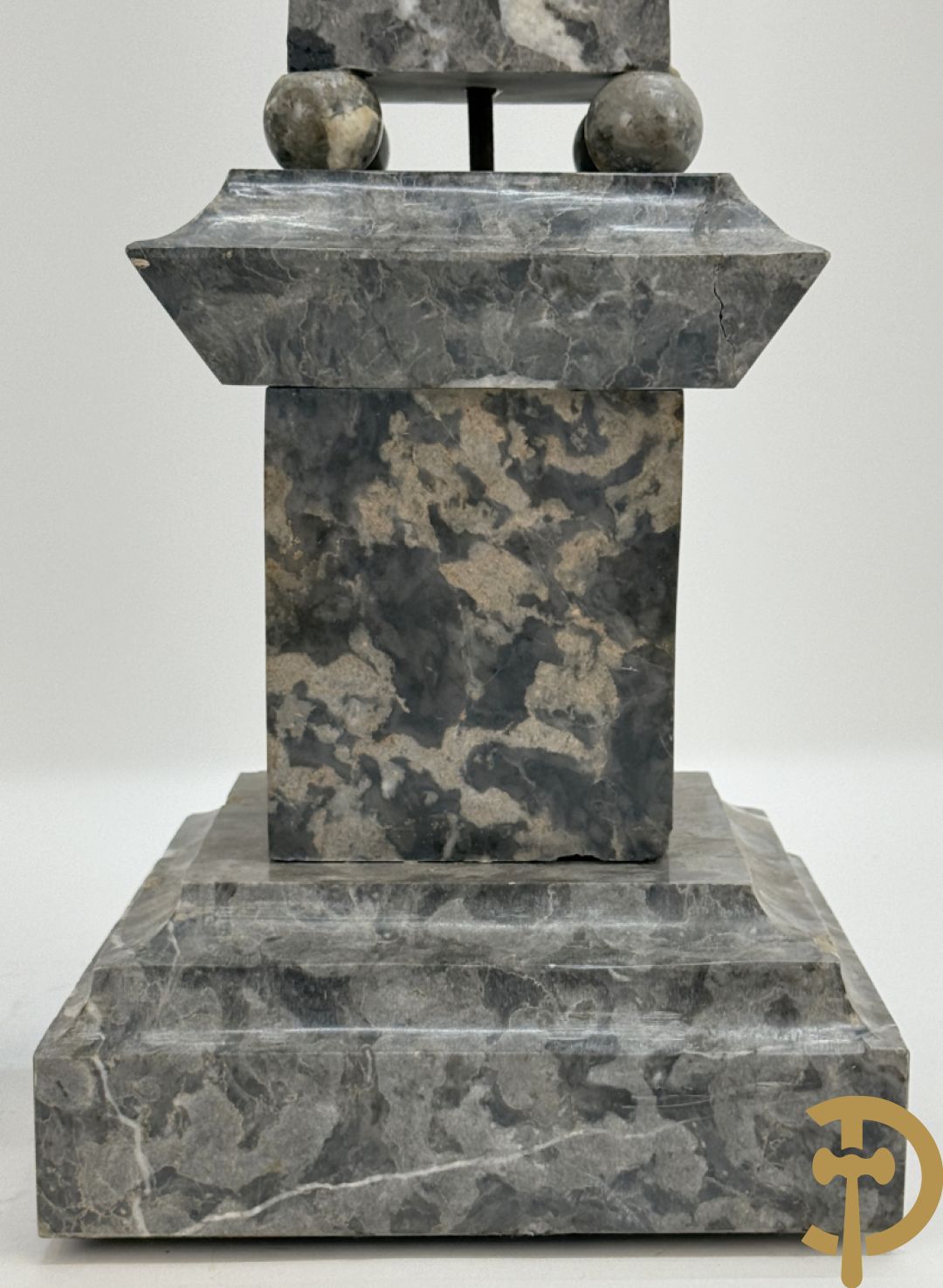 Paar marmeren obelisken