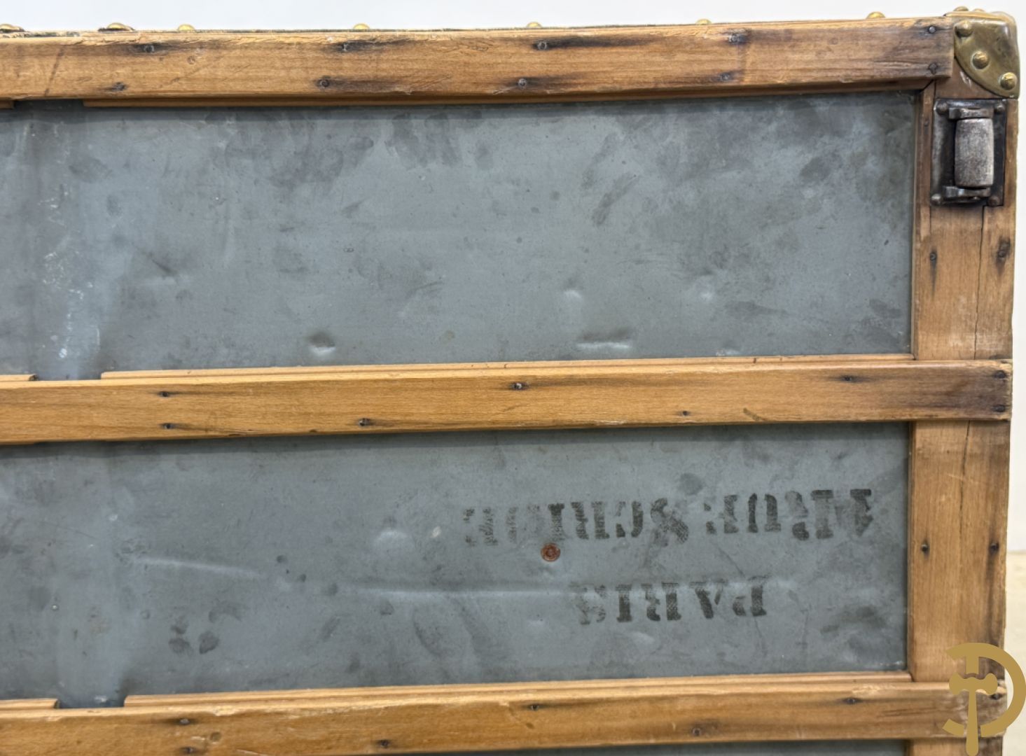 Antieke reiskoffer Louis Vuitton met houten latten, genummerd N41601, met bijhorende sleutel