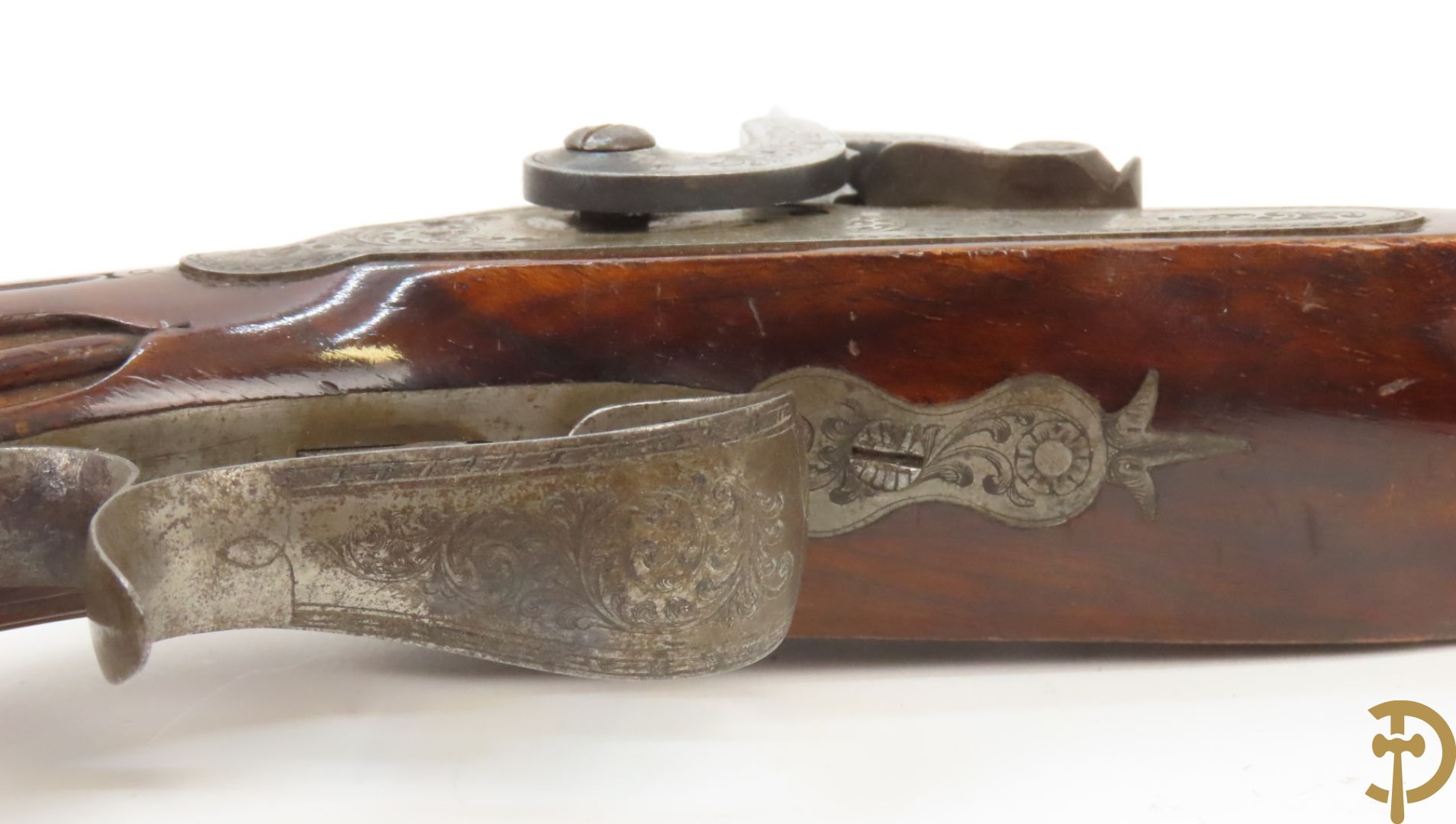 Antieke duelleerkoffer met paar percussie duelleerpistolen met notelaren handvat - (Antiek sierwapen daterend voor 1893 - kopers gebonden aan de Belgische wetgeving)