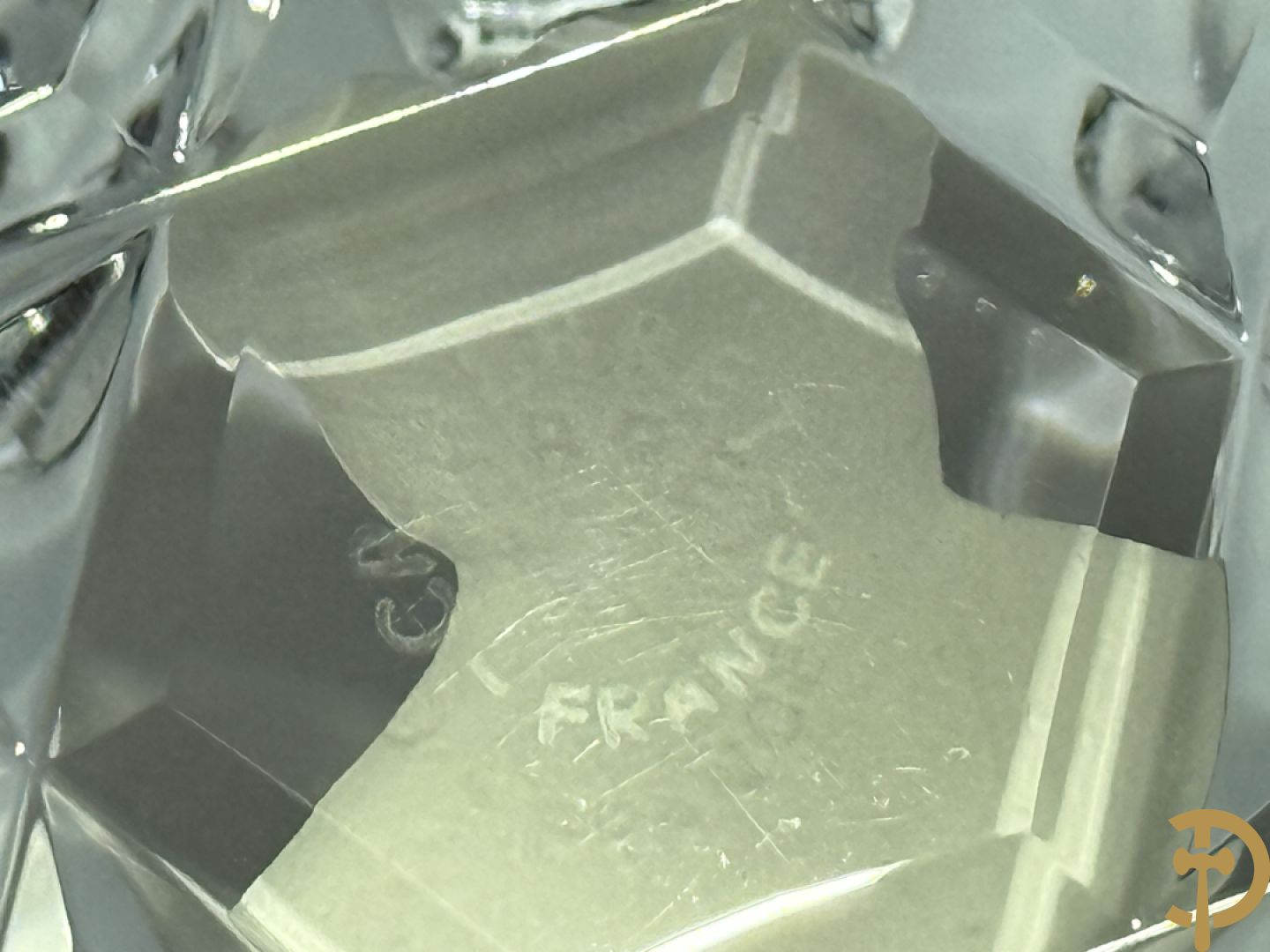 Twee presse papiers van Cristallerie d