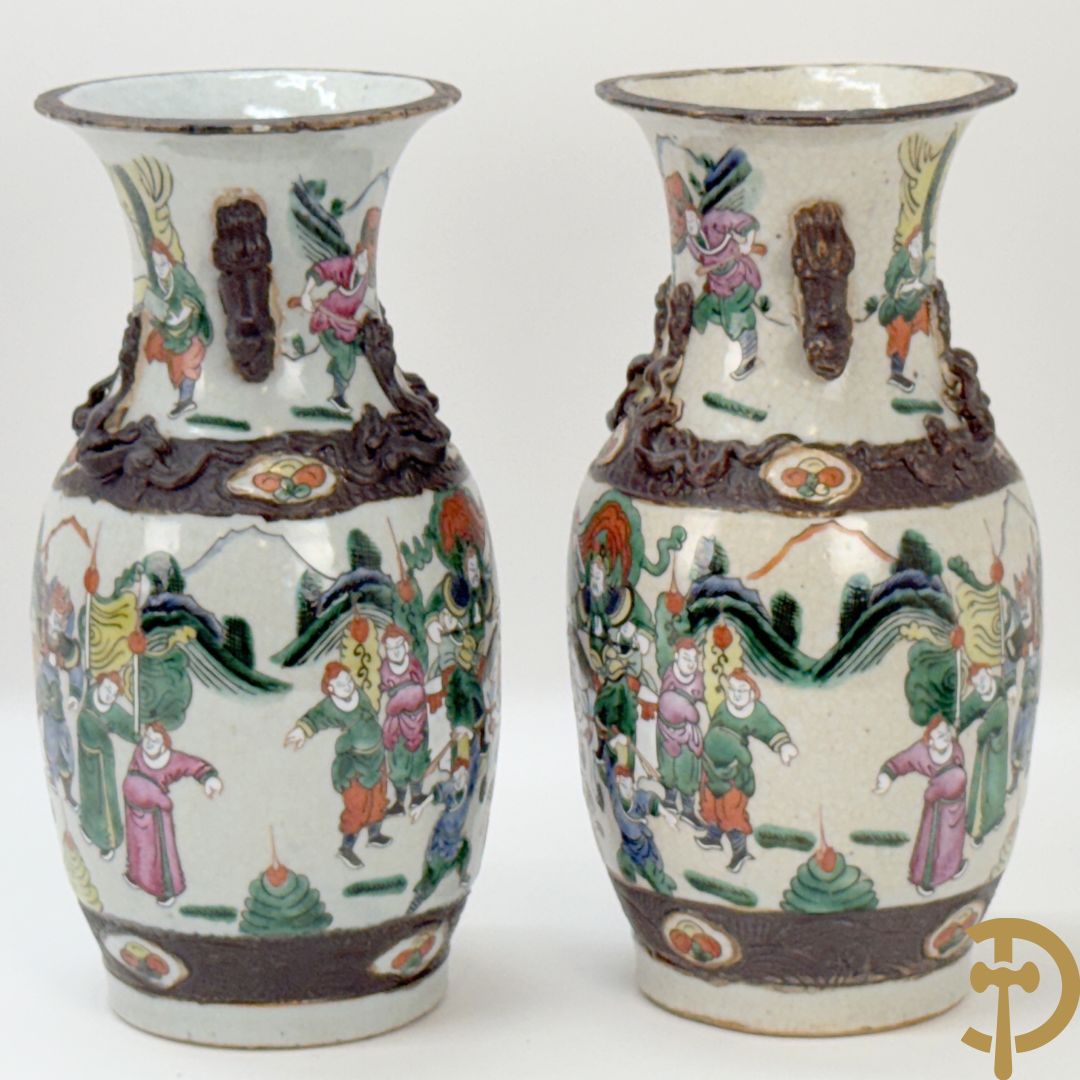 Paar Nankin vazen met krijgerdecor