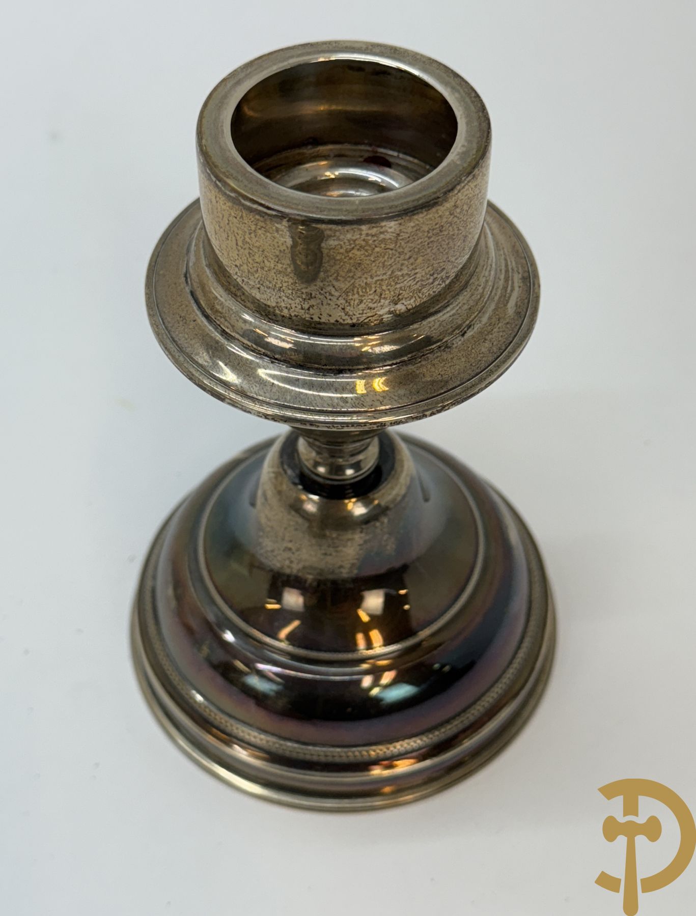 Massief zilveren kandelaar als lampadaire, 835 gemerkt, bezet met accanthusranken + 2 kleine massief zilveren kandelaars