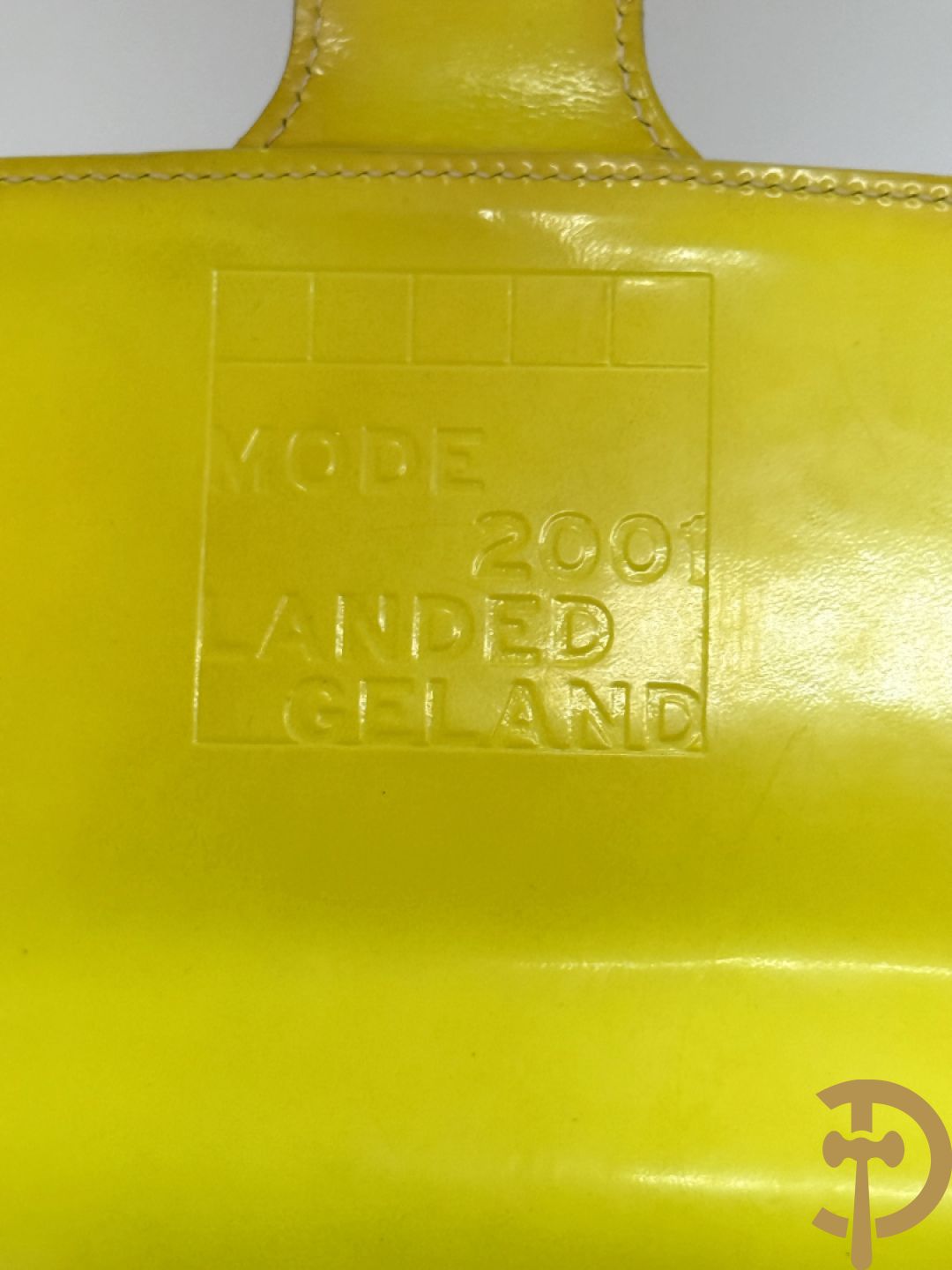 Unieke handtas Delvaux in fluo geel, model Brillant, gelimiteerde en genummerde serie 8/10, mode 2001 Landed - ontwerp van Walter Van Beirendonck uit 2001