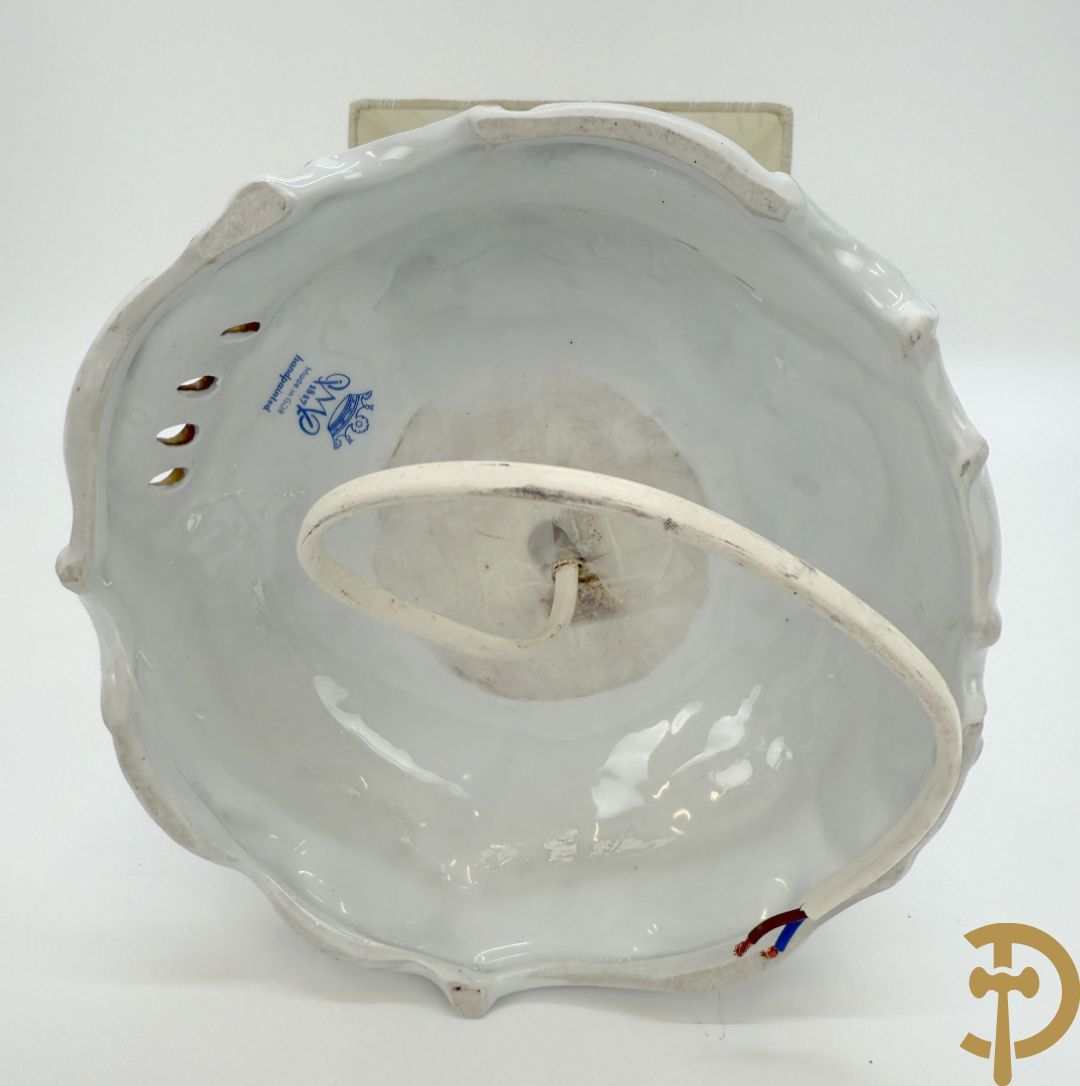 Porseleinen vijfarmige kandelaar met 2 cupido