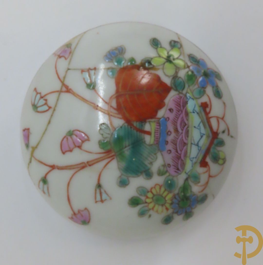 Chinese porseleinen dekselpotiche met bloemendecor