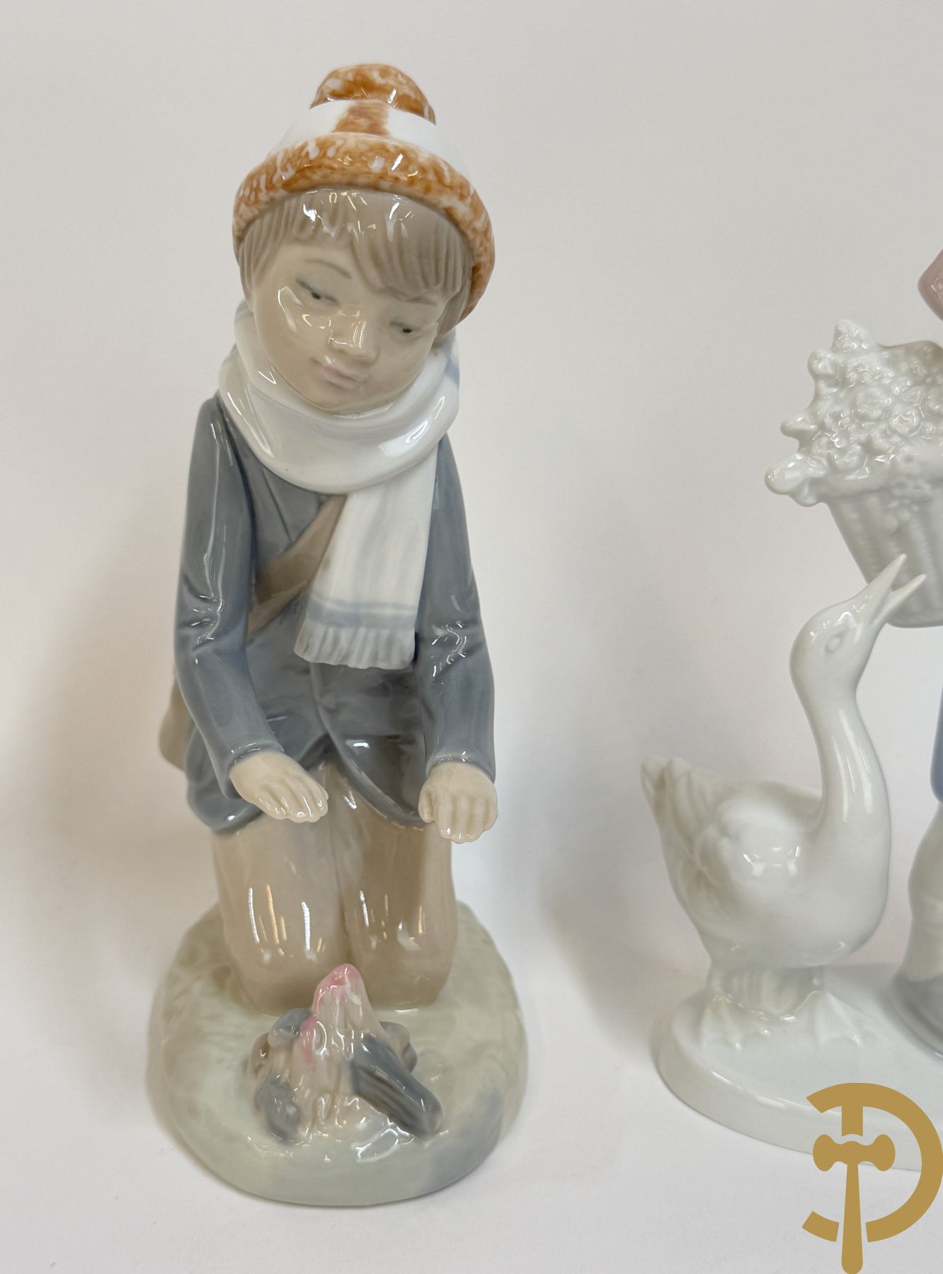 Vier Spaanse gekleurde biscuits met kinderen, Zaphir gemerkt + Italiaanse biscuits met cupido