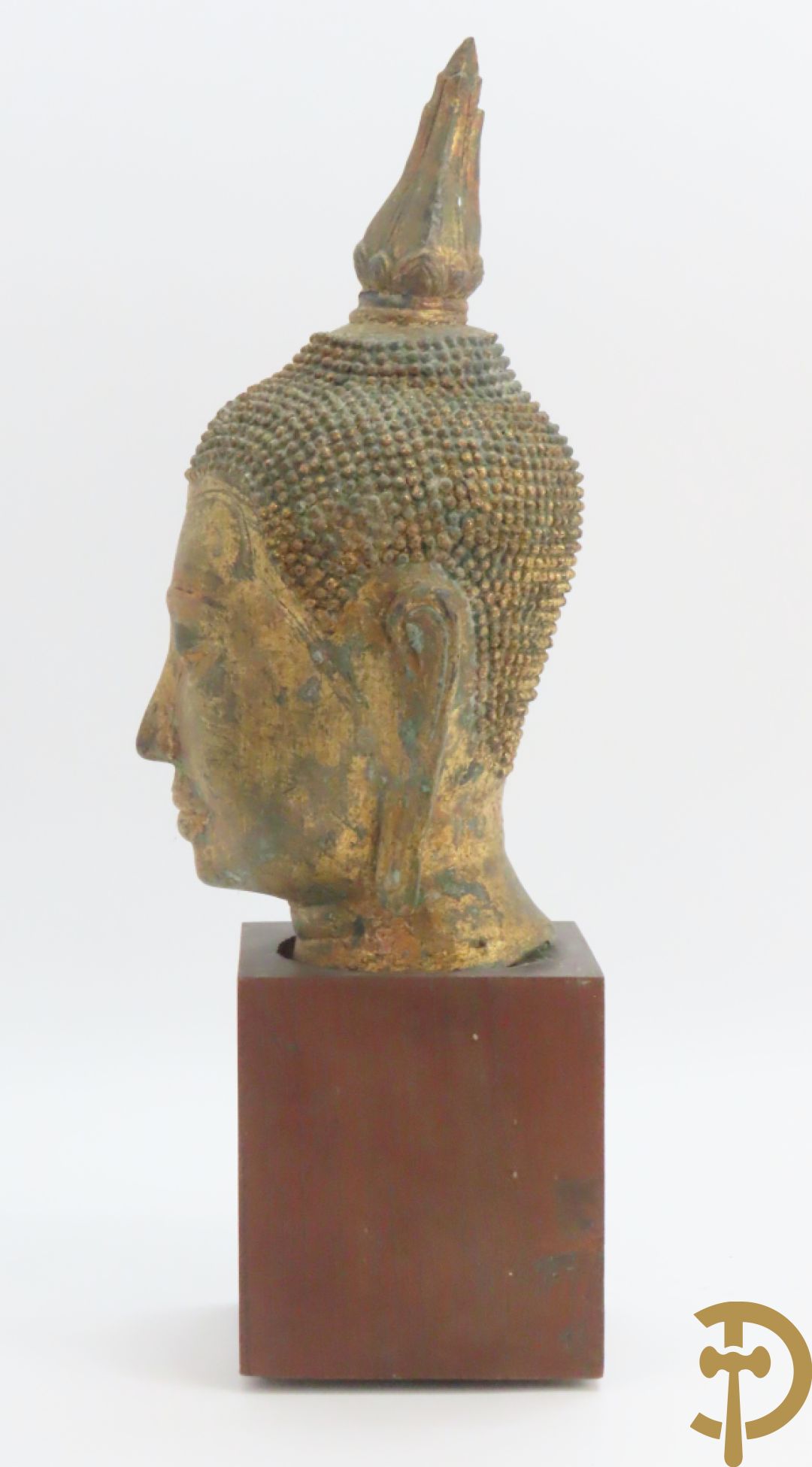 Koperen boedhahoofd op houten sokkel