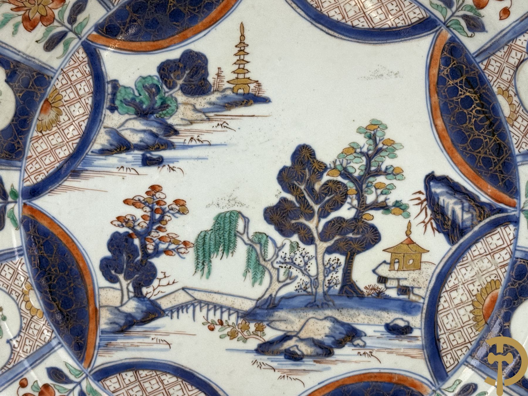 Chinees porseleinen Imari bord met landschapsdecor en bloemen